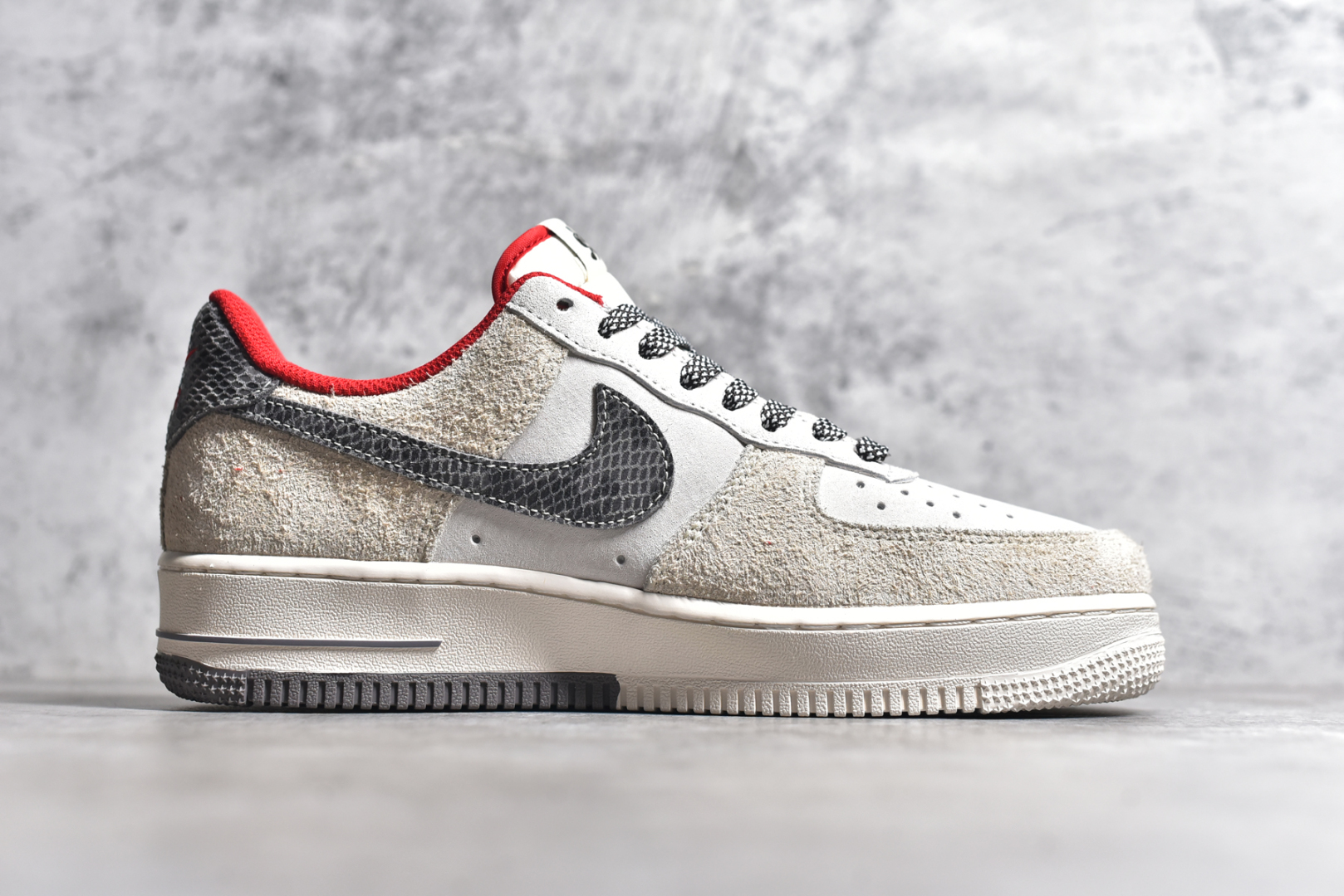 图片[3]-#NK Air Force 1\’07 Low Supreme联名 灰蛇鳞 空军一号低帮休闲板鞋 DM6688-010 #原楦头原纸板 原装鞋盒 定制五金配件 内置全掌气垫 原厂鞋底 尺码：36 36.5 37.5 38 38.5 39 40 40.5 41 42 42.5 43 44 44.5 45-选品中心