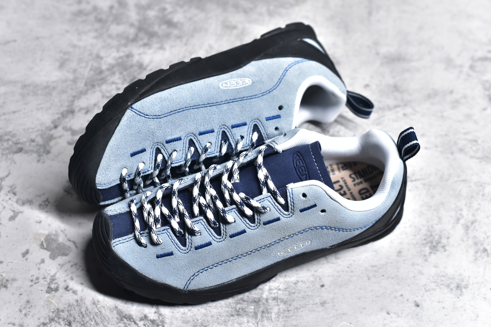 图片[7]-#Keen Jasper Rocks SP 美国人气户外品牌-科恩贾斯珀都市系列复古低帮系带户外风露营徒步登山运动训练鞋 原楦型开发纸版 采用固色翻毛皮鞋面材质 内嵌高密度EVA发泡缓震脚垫 外置一体式包裹防滑防剐蹭耐磨橡胶大底 向经典的90年代致敬 山系神级鞋履 尺码：35 36 37 38 39 40 41 42 43 44 45-选品中心