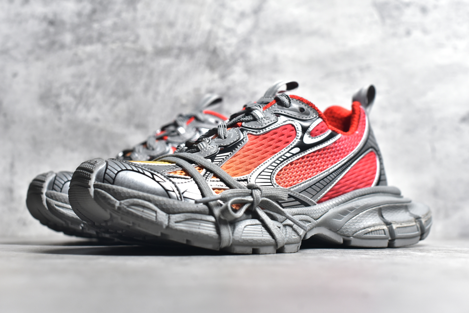 图片[2]-#BALENCIAGA 3XL Sneakers 巴黎世家十代网布系带低帮走秀复古老爹鞋 全套原纸板楦头开发 最原汁原味的灵魂版型 全鞋荧光划线卡点 胶水把控整洁度追求极致完美 每一双都是工艺品 多重QC质检 超越公司货的品控标准 实实在在的免检产品 原盒原配 正确字体电绣 粗细、位置、大小正确 侧边TPU 透气孔匹配意产原版 正确分离大底 TPU软底 原版一致大底LOGO 立体感十足 原厂皮料水洗做旧 采购原厂网纱 不含皮革 网布材料和聚氨酯 磨损效果 鞋头边缘和后帮 Balenciaga 徽标 鞋面和后跟凸印尺码 鞋舌 3XL 橡胶品牌标识和反光细节 鞋帮拉袢和鞋舌拉祥 配反光细节 备用鞋带在鞋履前侧 可在穿着前取下 便于不同造型搭配 正常尺码 尺码：35 36 37 38 39 40 41 42 43 44 45 46-选品中心