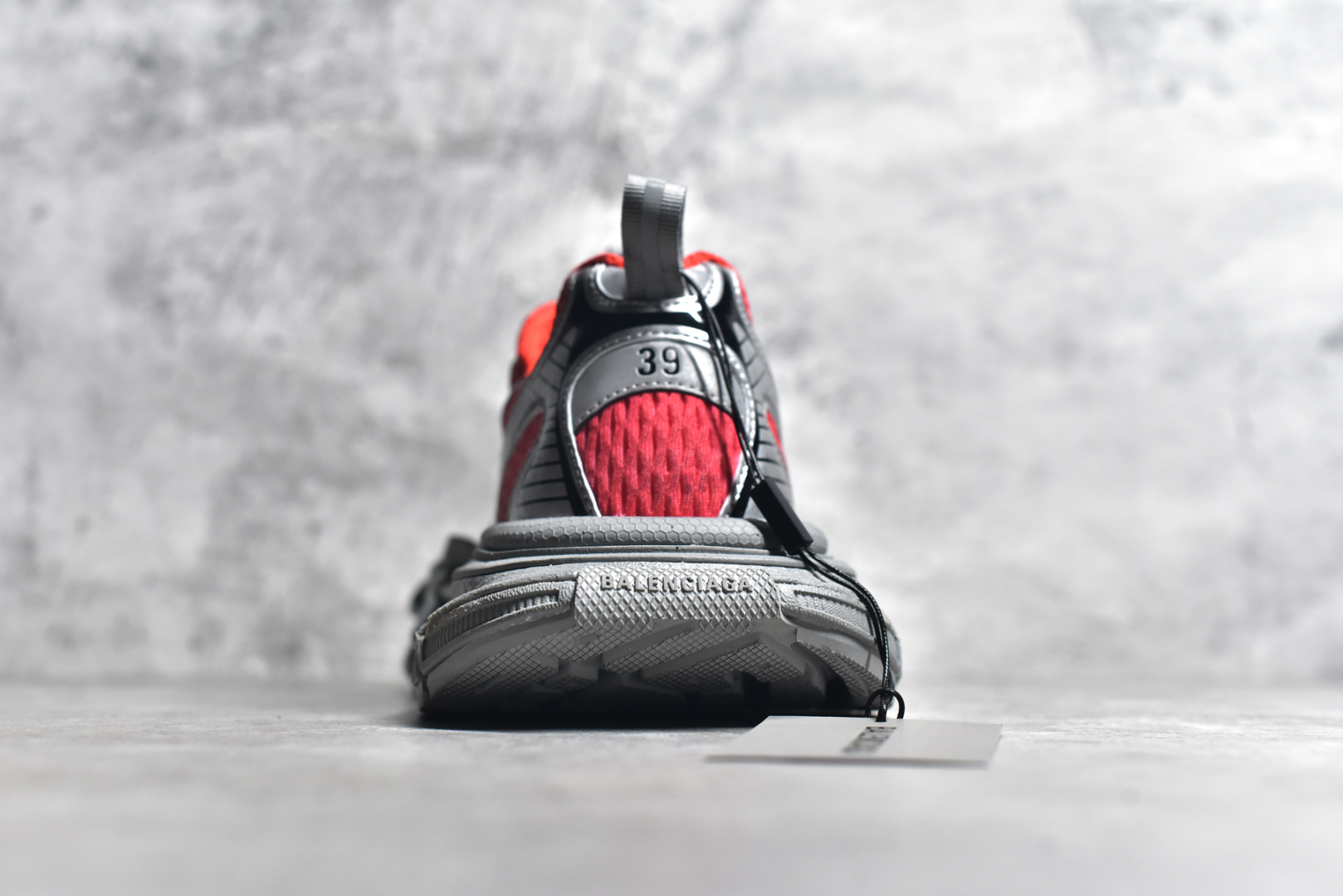 图片[5]-#BALENCIAGA 3XL Sneakers 巴黎世家十代网布系带低帮走秀复古老爹鞋 全套原纸板楦头开发 最原汁原味的灵魂版型 全鞋荧光划线卡点 胶水把控整洁度追求极致完美 每一双都是工艺品 多重QC质检 超越公司货的品控标准 实实在在的免检产品 原盒原配 正确字体电绣 粗细、位置、大小正确 侧边TPU 透气孔匹配意产原版 正确分离大底 TPU软底 原版一致大底LOGO 立体感十足 原厂皮料水洗做旧 采购原厂网纱 不含皮革 网布材料和聚氨酯 磨损效果 鞋头边缘和后帮 Balenciaga 徽标 鞋面和后跟凸印尺码 鞋舌 3XL 橡胶品牌标识和反光细节 鞋帮拉袢和鞋舌拉祥 配反光细节 备用鞋带在鞋履前侧 可在穿着前取下 便于不同造型搭配 正常尺码 尺码：35 36 37 38 39 40 41 42 43 44 45 46-选品中心