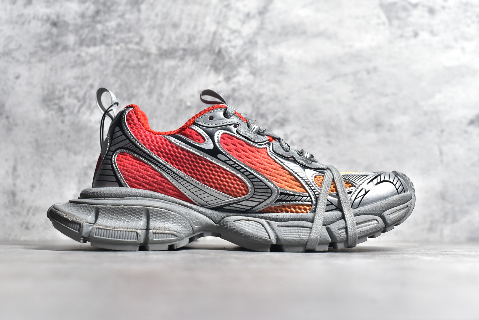 图片[3]-#BALENCIAGA 3XL Sneakers 巴黎世家十代网布系带低帮走秀复古老爹鞋 全套原纸板楦头开发 最原汁原味的灵魂版型 全鞋荧光划线卡点 胶水把控整洁度追求极致完美 每一双都是工艺品 多重QC质检 超越公司货的品控标准 实实在在的免检产品 原盒原配 正确字体电绣 粗细、位置、大小正确 侧边TPU 透气孔匹配意产原版 正确分离大底 TPU软底 原版一致大底LOGO 立体感十足 原厂皮料水洗做旧 采购原厂网纱 不含皮革 网布材料和聚氨酯 磨损效果 鞋头边缘和后帮 Balenciaga 徽标 鞋面和后跟凸印尺码 鞋舌 3XL 橡胶品牌标识和反光细节 鞋帮拉袢和鞋舌拉祥 配反光细节 备用鞋带在鞋履前侧 可在穿着前取下 便于不同造型搭配 正常尺码 尺码：35 36 37 38 39 40 41 42 43 44 45 46-选品中心