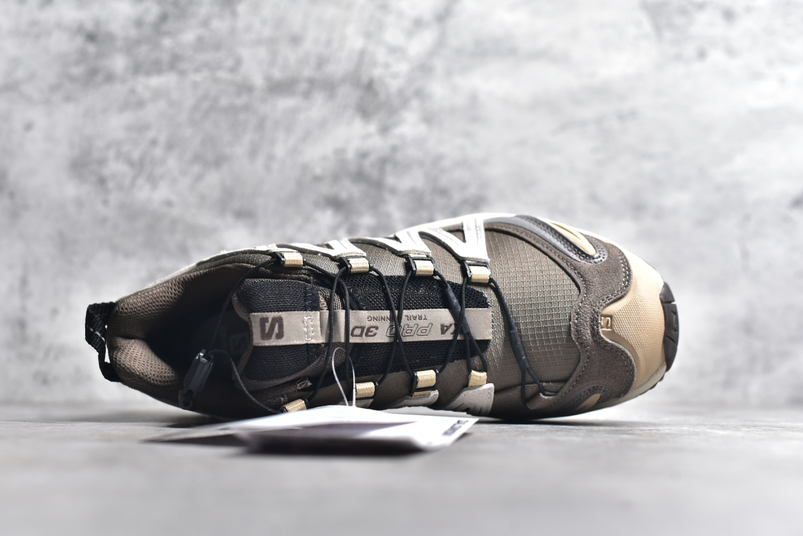 图片[4]-#SALOMON XA Pro 3D ADV 萨洛蒙潮流越野机能户外功能鞋 纯原外贸平台特供订单 耗时半年巨作 全套原纸板楦头开发 原厂特供网布配套加持 确保原汁原味 完美呈现版型 原档数据独家私模五层组合大底 男女鞋同步官方开发至46.5 原装Ortholite轻量化鞋垫 中底布带钢印编号 原厂TPU锁扣 进口港宝加持 后跟自然饱满 还原公司包裹性 鞋面采用SENSIFT贴合技术 全方位贴合包裹脚型 鞋跟部鞋底牵引设计 提供强大的抓地性能 更适应野外崎岖不平的道路 其3D ADVANCED CHASSIS底盘 材料轻量大化 钉齿设计更具稳定性 防护性 鞋底易磨损区运用CONTAGRIP高耐磨材料 应对城市硬质路面长距离跑考验 尺码：36 36.5 37.5 38 38.5 39 40 40.5 41 42 42.5 43 44 44.5 45 46 46.5-选品中心