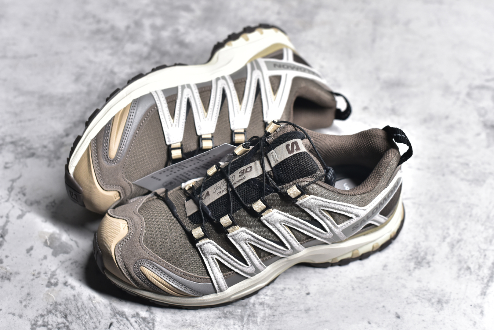 图片[7]-#SALOMON XA Pro 3D ADV 萨洛蒙潮流越野机能户外功能鞋 纯原外贸平台特供订单 耗时半年巨作 全套原纸板楦头开发 原厂特供网布配套加持 确保原汁原味 完美呈现版型 原档数据独家私模五层组合大底 男女鞋同步官方开发至46.5 原装Ortholite轻量化鞋垫 中底布带钢印编号 原厂TPU锁扣 进口港宝加持 后跟自然饱满 还原公司包裹性 鞋面采用SENSIFT贴合技术 全方位贴合包裹脚型 鞋跟部鞋底牵引设计 提供强大的抓地性能 更适应野外崎岖不平的道路 其3D ADVANCED CHASSIS底盘 材料轻量大化 钉齿设计更具稳定性 防护性 鞋底易磨损区运用CONTAGRIP高耐磨材料 应对城市硬质路面长距离跑考验 尺码：36 36.5 37.5 38 38.5 39 40 40.5 41 42 42.5 43 44 44.5 45 46 46.5-选品中心