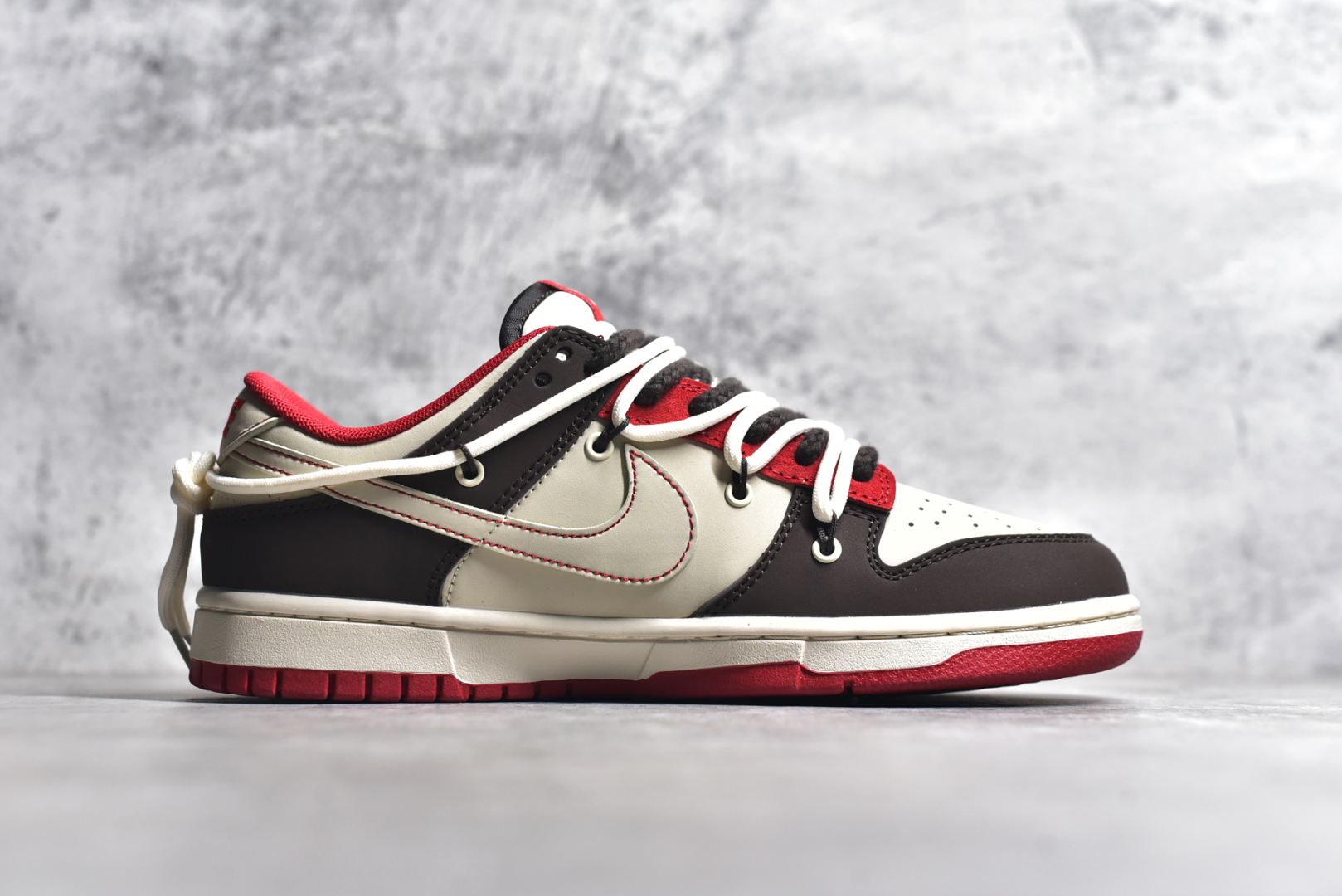 图片[3]-#NK SB Dunk Low 2025蛇年限定 解构抽绳鞋带 纯原大厂出品 极力推荐 原装头层材料 独家版型蒸餾加工 帶來的是更好的视觉和脚感体验 大厂纯原品质出货 清洁度 电绣工艺 皮料切割干净无任何毛边 细节完美 货号： YX5066 2682722 尺码：36 36.5 37.5 38 38.5 39 40 40.5 41 42 42.5 43 44 44.5 45-选品中心
