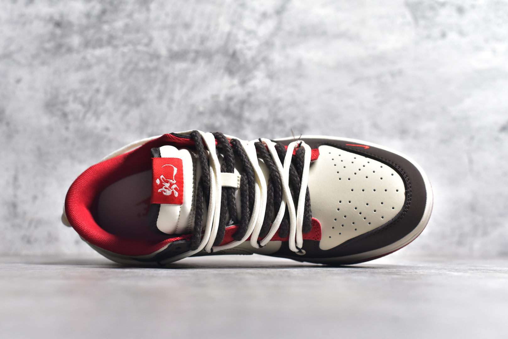 图片[4]-#NK SB Dunk Low 2025蛇年限定 解构抽绳鞋带 纯原大厂出品 极力推荐 原装头层材料 独家版型蒸餾加工 帶來的是更好的视觉和脚感体验 大厂纯原品质出货 清洁度 电绣工艺 皮料切割干净无任何毛边 细节完美 货号： YX5066 2682722 尺码：36 36.5 37.5 38 38.5 39 40 40.5 41 42 42.5 43 44 44.5 45-选品中心