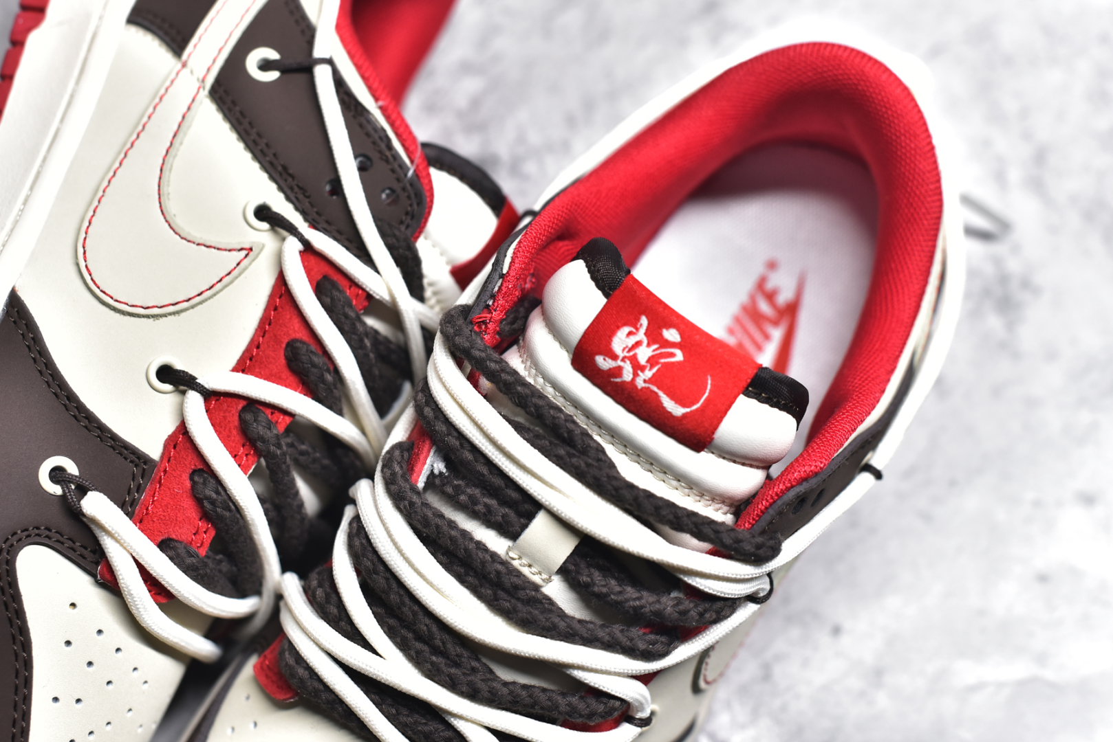 图片[9]-#NK SB Dunk Low 2025蛇年限定 解构抽绳鞋带 纯原大厂出品 极力推荐 原装头层材料 独家版型蒸餾加工 帶來的是更好的视觉和脚感体验 大厂纯原品质出货 清洁度 电绣工艺 皮料切割干净无任何毛边 细节完美 货号： YX5066 2682722 尺码：36 36.5 37.5 38 38.5 39 40 40.5 41 42 42.5 43 44 44.5 45-选品中心