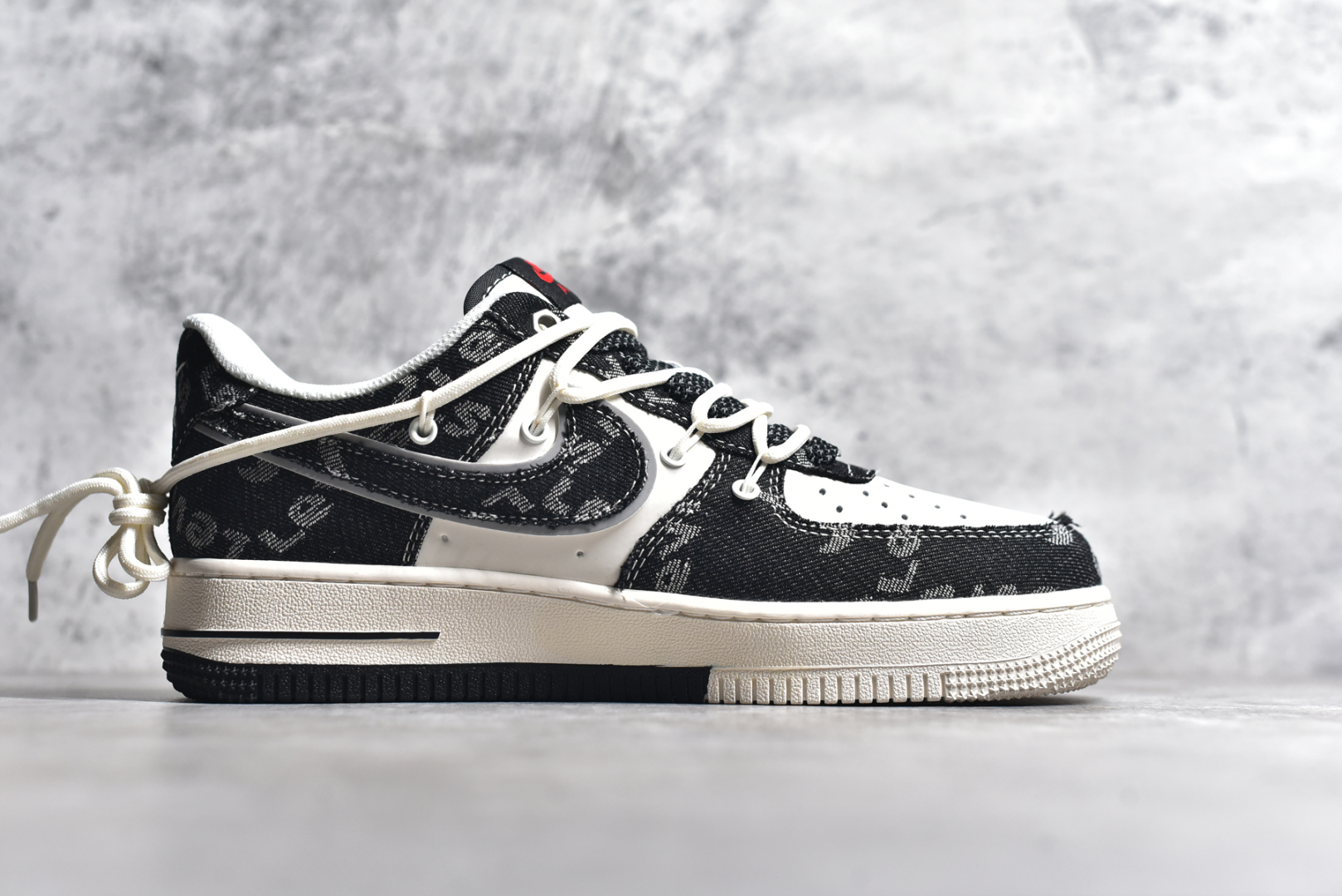 图片[3]-#NK Air Force 1´07 Low 空军一号低帮百搭休闲运动板鞋 SJ1198-800 柔软、弹性十足的缓震性能和出色的中底设计 横跨复古与现代的外型结合 造就出风靡全球 三十多年的Force 1 直到今天还深受青睐 尺码：36 36.5 37.5 38 38.5 39 40 40.5 41 42 42.5 43 44 44.5 45-选品中心