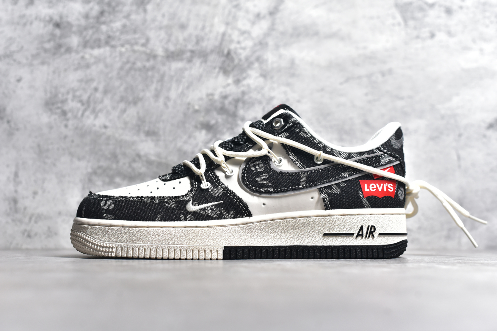 #NK Air Force 1´07 Low 空军一号低帮百搭休闲运动板鞋 SJ1198-800 柔软、弹性十足的缓震性能和出色的中底设计 横跨复古与现代的外型结合 造就出风靡全球 三十多年的Force 1 直到今天还深受青睐 尺码：36 36.5 37.5 38 38.5 39 40 40.5 41 42 42.5 43 44 44.5 45-选品中心