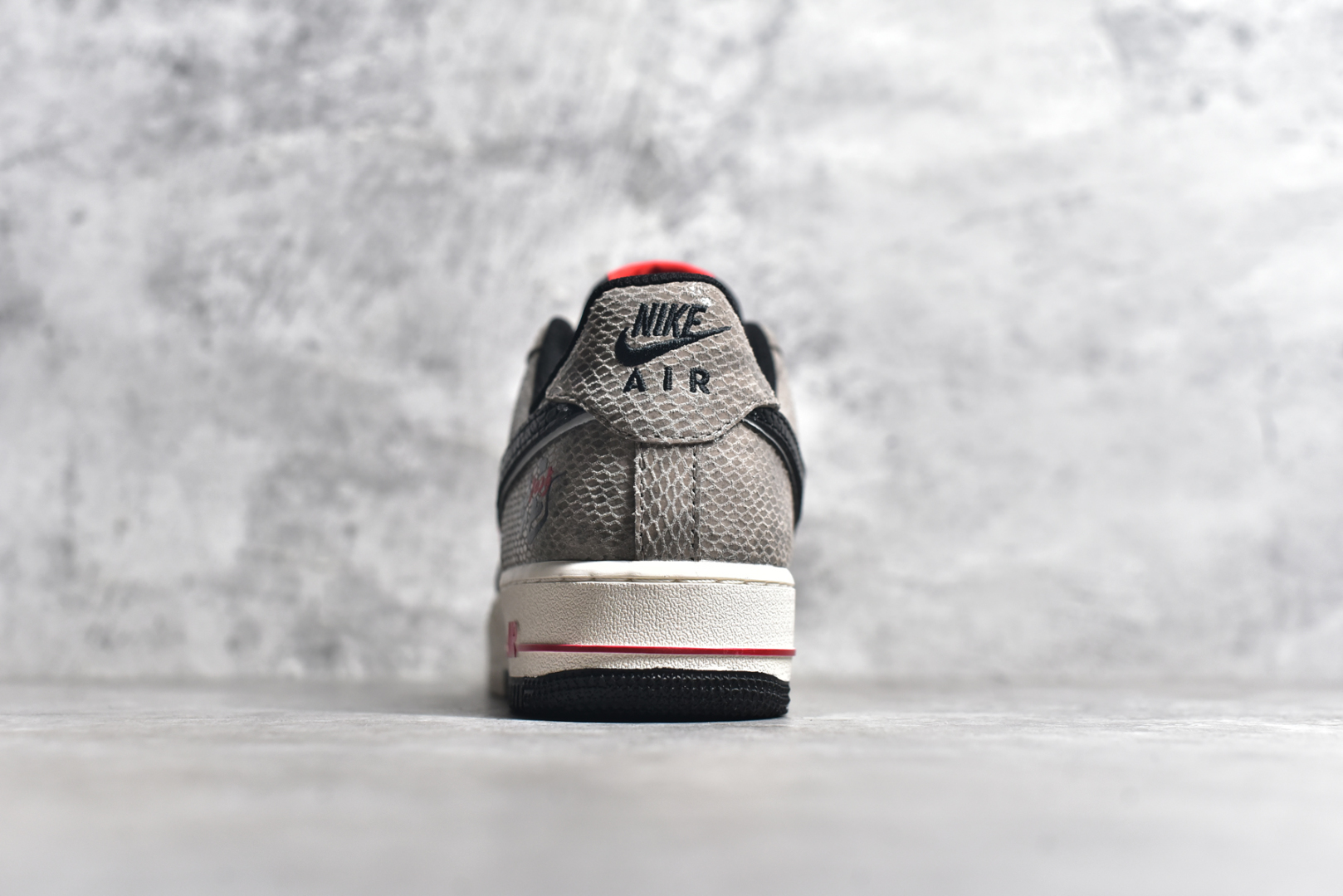 图片[5]-#NK Air Force 1´07 Low 空军一号低帮百搭休闲运动板鞋 DM6688-009 柔软、弹性十足的缓震性能和出色的中底设计 横跨复古与现代的外型结合 造就出风靡全球 三十多年的Force 1 直到今天还深受青睐 尺码：36 36.5 37.5 38 38.5 39 40 40.5 41 42 42.5 43 44 44.5 45-选品中心