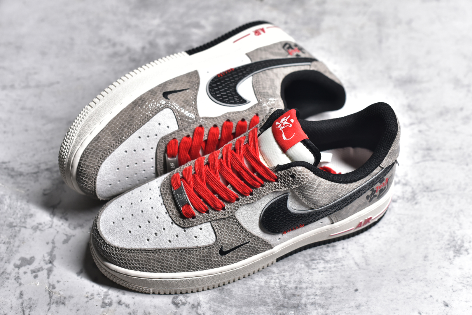 图片[7]-#NK Air Force 1´07 Low 空军一号低帮百搭休闲运动板鞋 DM6688-009 柔软、弹性十足的缓震性能和出色的中底设计 横跨复古与现代的外型结合 造就出风靡全球 三十多年的Force 1 直到今天还深受青睐 尺码：36 36.5 37.5 38 38.5 39 40 40.5 41 42 42.5 43 44 44.5 45-选品中心