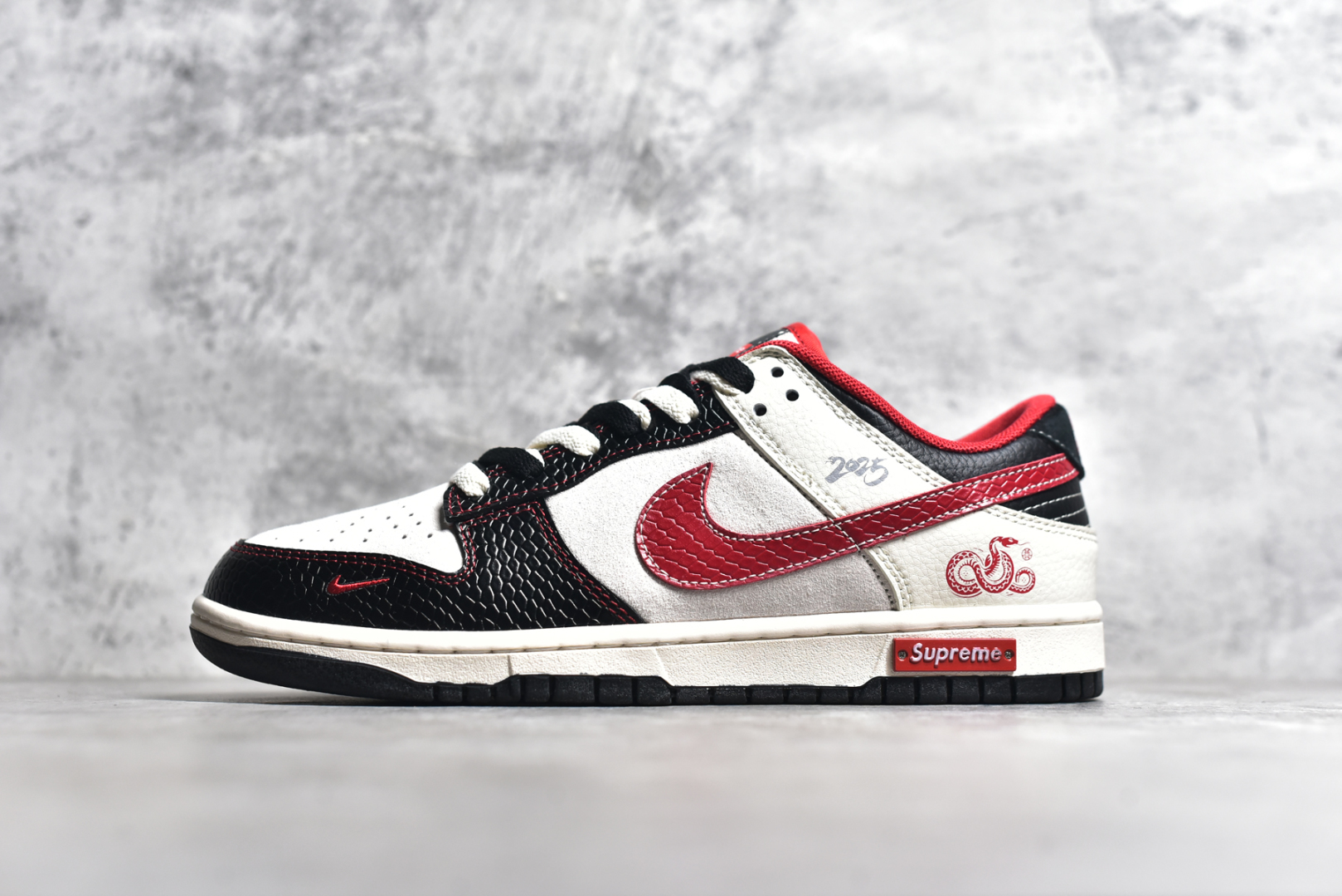 #NK Dunk Low 定制配色 XS1086-014 大厂出品 极力推荐 原装头层材料 独家版型蒸餾加工帶來的是更好的视觉和脚感体验大厂纯原品质出货 清洁度 电绣工艺 皮料切割干净无任何毛边 细节完美 尺码：36 36.5 37.5 38 38.5 39 40 40.5 41 42 42.5 43 44 44.5 45-选品中心