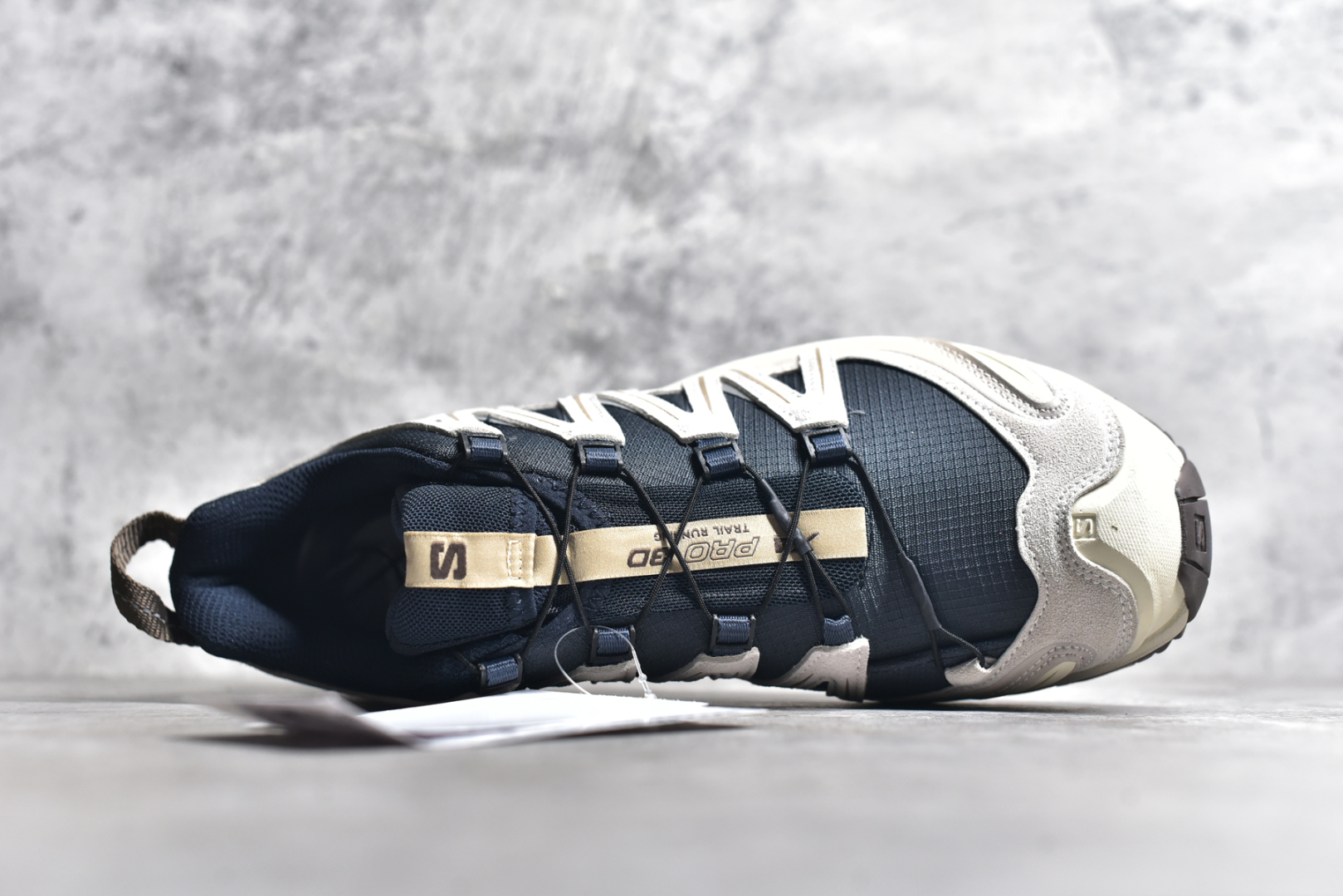 图片[4]-#SALOMON XA Pro 3D ADV 萨洛蒙潮流越野机能户外功能鞋 纯原外贸平台特供订单 耗时半年巨作 全套原纸板楦头开发 原厂特供网布配套加持 确保原汁原味 完美呈现版型 原档数据独家私模五层组合大底 男女鞋同步官方开发至46.5 原装Ortholite轻量化鞋垫 中底布带钢印编号 原厂TPU锁扣 进口港宝加持 后跟自然饱满 还原公司包裹性 鞋面采用SENSIFT贴合技术 全方位贴合包裹脚型 鞋跟部鞋底牵引设计 提供强大的抓地性能 更适应野外崎岖不平的道路 其3D ADVANCED CHASSIS底盘 材料轻量大化 钉齿设计更具稳定性 防护性 鞋底易磨损区运用CONTAGRIP高耐磨材料 应对城市硬质路面长距离跑考验 尺码：36 36.5 37.5 38 38.5 39 40 40.5 41 42 42.5 43 44 44.5 45 46 46.5-选品中心
