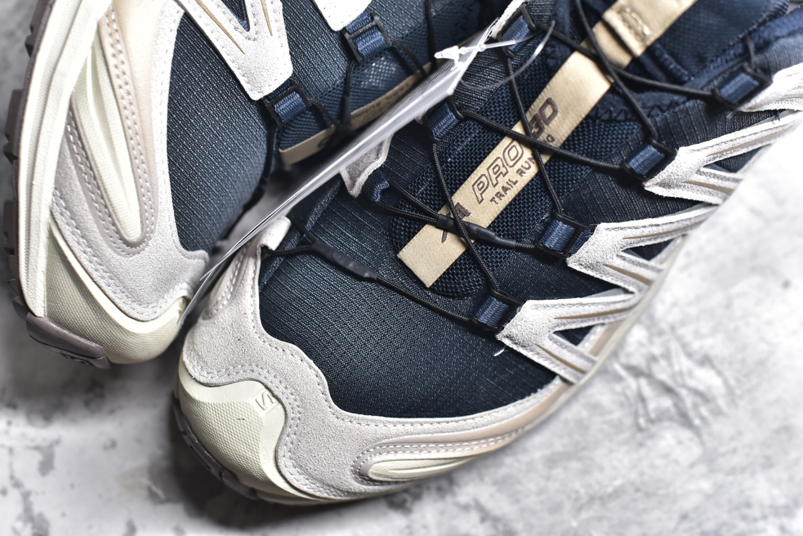 图片[8]-#SALOMON XA Pro 3D ADV 萨洛蒙潮流越野机能户外功能鞋 纯原外贸平台特供订单 耗时半年巨作 全套原纸板楦头开发 原厂特供网布配套加持 确保原汁原味 完美呈现版型 原档数据独家私模五层组合大底 男女鞋同步官方开发至46.5 原装Ortholite轻量化鞋垫 中底布带钢印编号 原厂TPU锁扣 进口港宝加持 后跟自然饱满 还原公司包裹性 鞋面采用SENSIFT贴合技术 全方位贴合包裹脚型 鞋跟部鞋底牵引设计 提供强大的抓地性能 更适应野外崎岖不平的道路 其3D ADVANCED CHASSIS底盘 材料轻量大化 钉齿设计更具稳定性 防护性 鞋底易磨损区运用CONTAGRIP高耐磨材料 应对城市硬质路面长距离跑考验 尺码：36 36.5 37.5 38 38.5 39 40 40.5 41 42 42.5 43 44 44.5 45 46 46.5-选品中心
