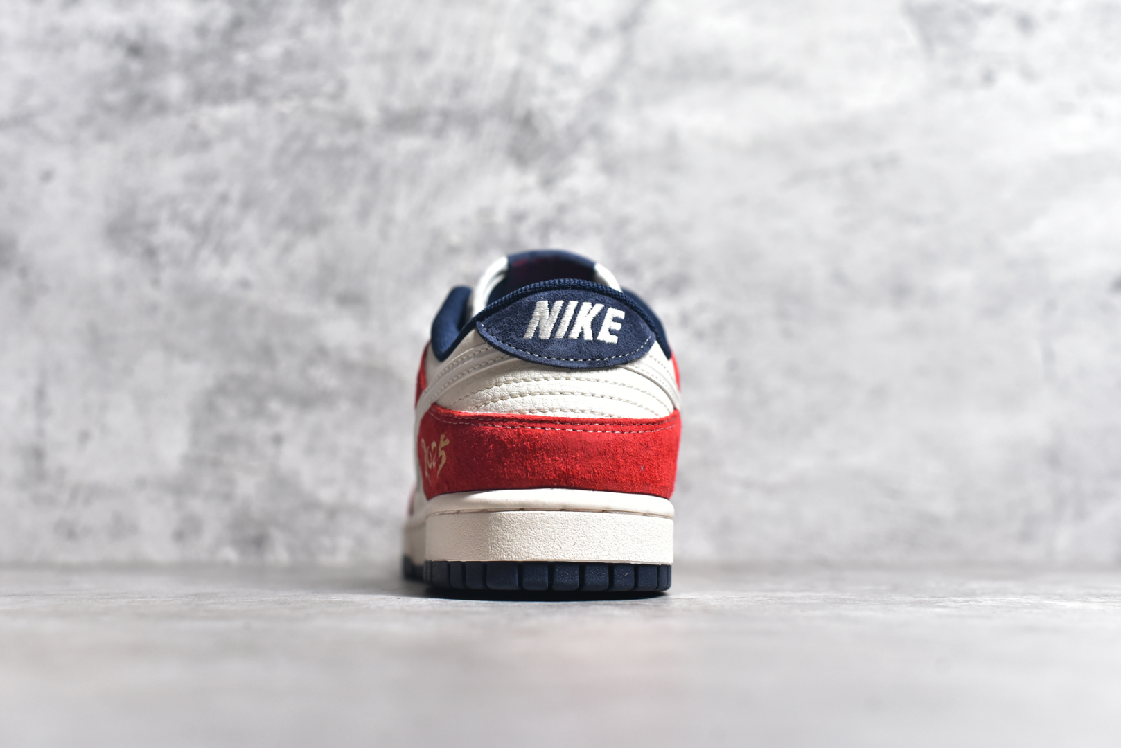 图片[5]-#NK SB Dunk Low Supreme联名-中国红3D白勾 周年高端定制 低帮休闲板鞋 FC1688-209 #定制鞋盒 大厂纯原品质出货 超高清洁度 皮料切割干净无任何毛边 细节完美 尺码：36 36.5 37.5 38 38.5 39 40 40.5 41 42 42.5 43 44 44.5 45-选品中心