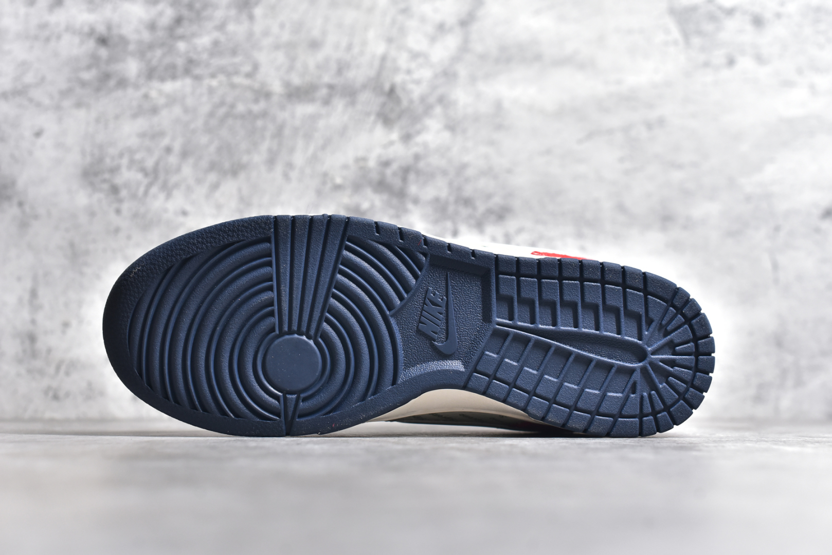 图片[6]-#NK SB Dunk Low Supreme联名-中国红3D白勾 周年高端定制 低帮休闲板鞋 FC1688-209 #定制鞋盒 大厂纯原品质出货 超高清洁度 皮料切割干净无任何毛边 细节完美 尺码：36 36.5 37.5 38 38.5 39 40 40.5 41 42 42.5 43 44 44.5 45-选品中心
