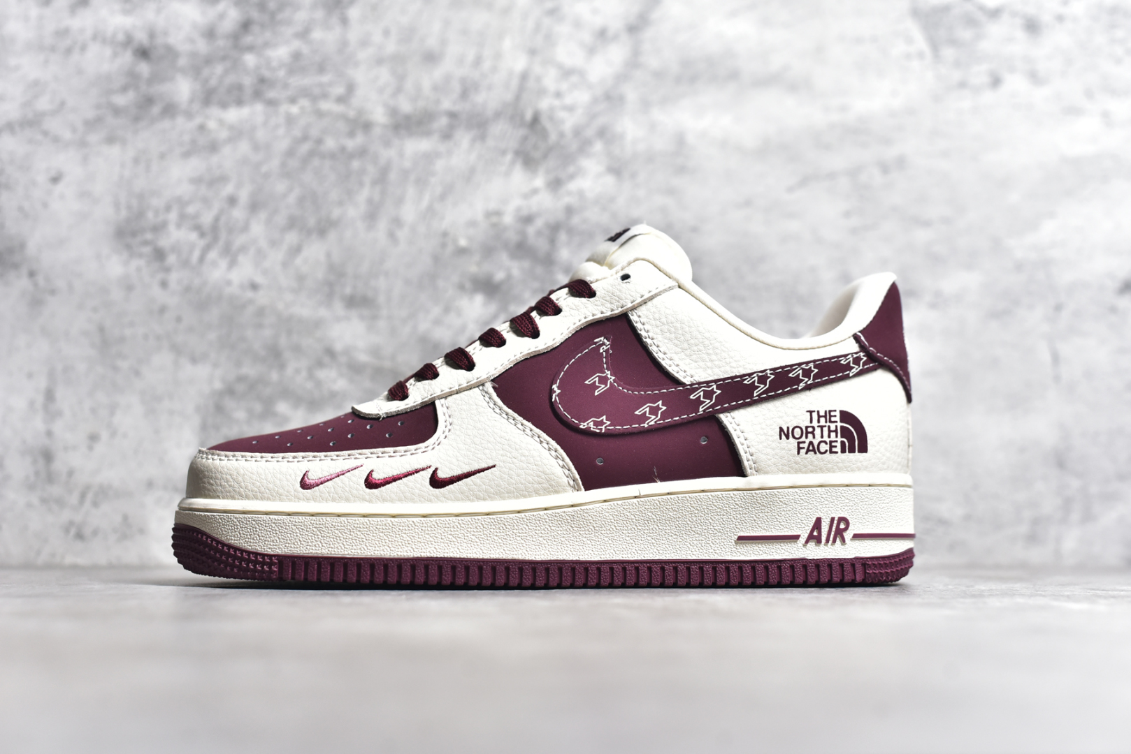 #NK Air Force 1\’07 Low 北面联名 酒红三勾 空军一号低帮休闲板鞋 KK1988-042 #原楦头原纸板 原装鞋盒 定制五金配件 内置全掌气垫 原厂鞋底 尺码：36 36.5 37.5 38 38.5 39 40 40.5 41 42 42.5 43 44 44.5 45-选品中心