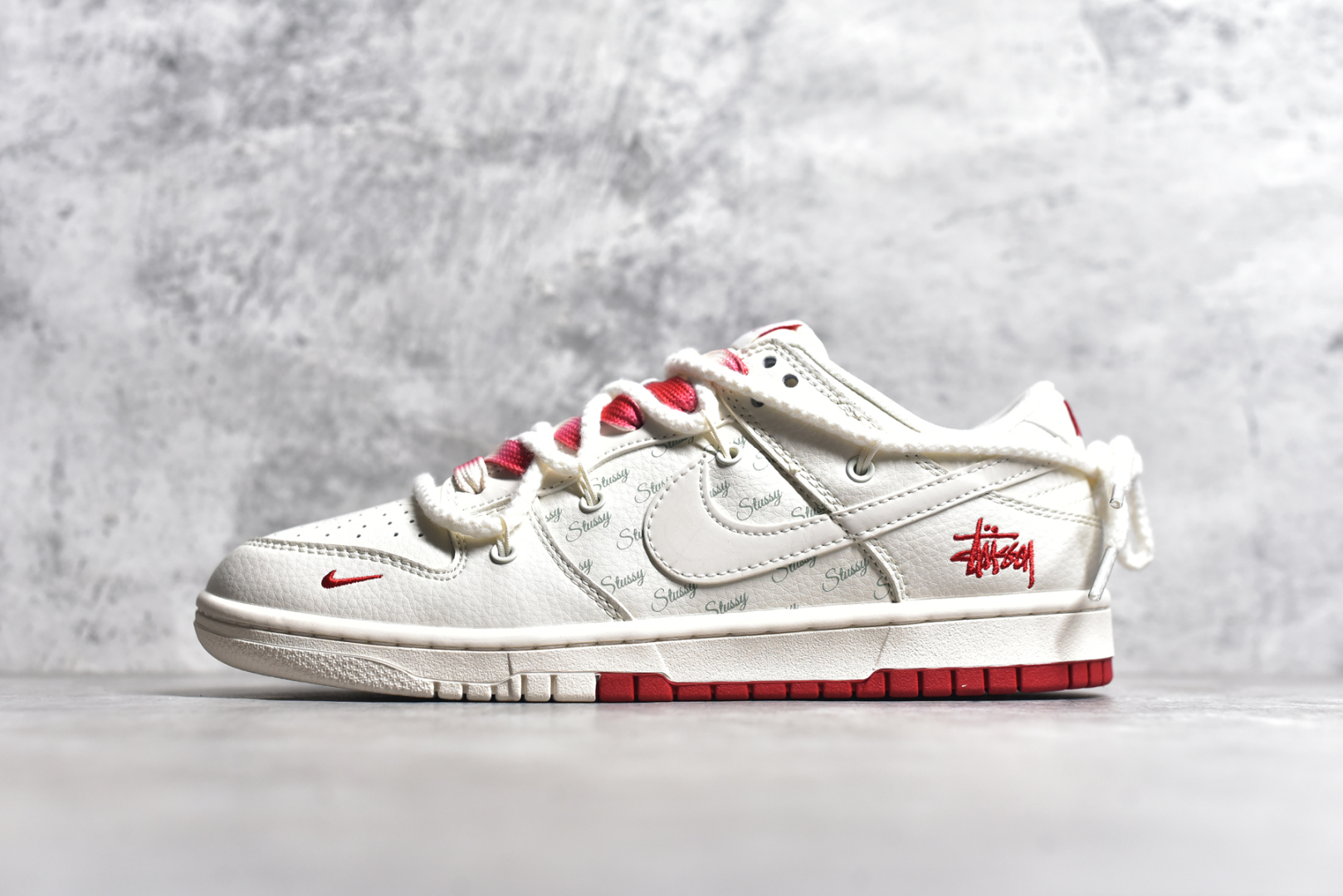 #NK Dunk Low 定制配色 SJ2068-259 大厂出品 极力推荐 原装头层材料 独家版型蒸餾加工帶來的是更好的视觉和脚感体验大厂纯原品质出货 清洁度 电绣工艺 皮料切割干净无任何毛边 细节完美 尺码：36 36.5 37.5 38 38.5 39 40 40.5 41 42 42.5 43 44 44.5 45-选品中心