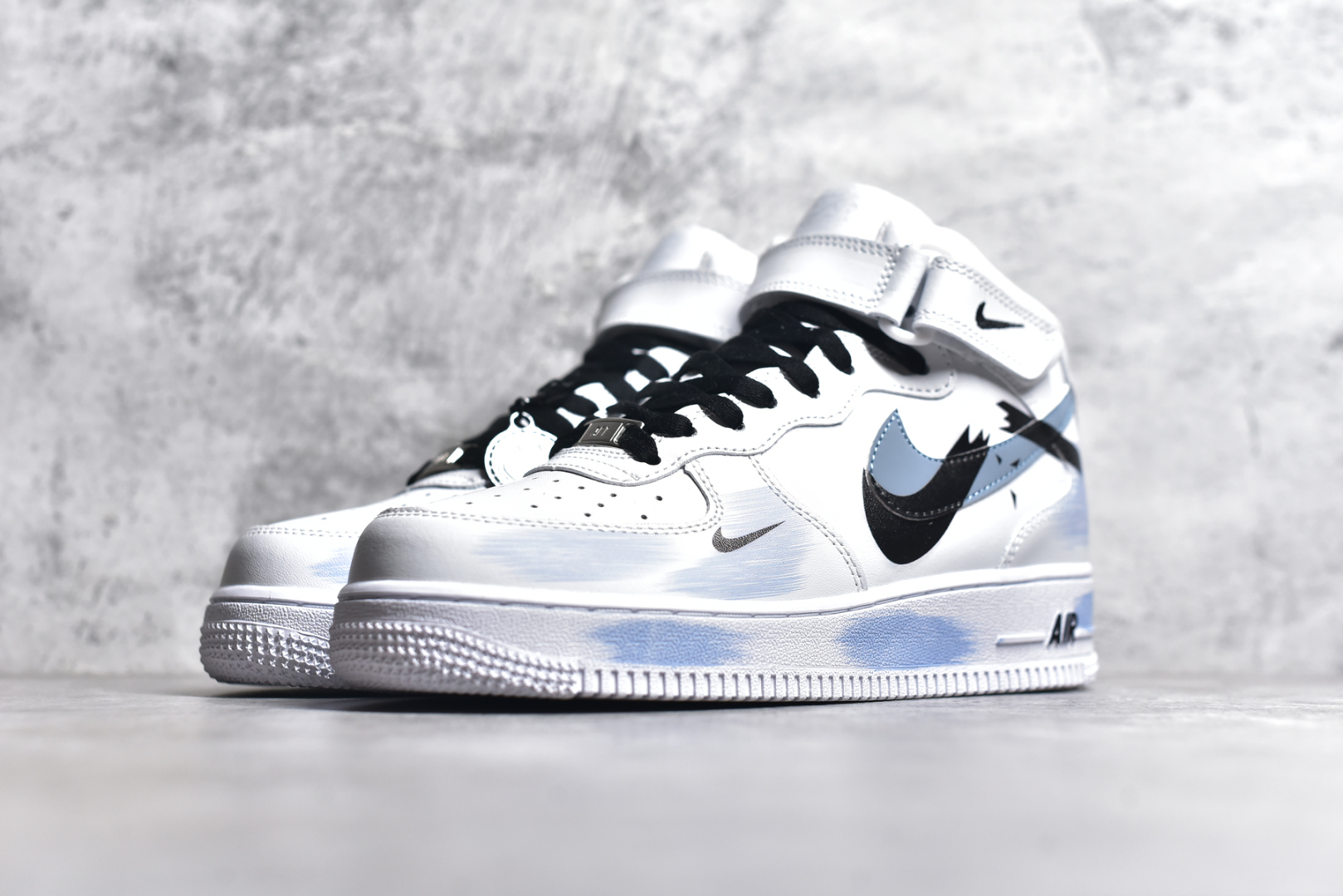 图片[2]-#NK Air Force 1\’07 Mid 断勾 喷绘 二次元主题 空军一号中帮休闲板鞋 ZH0316-056 #定制皮料 原厂3D打印 定制鞋盒 原楦原纸板 纯正空军版型 内置全掌气垫 尺码：36 36.5 37.5 38 38.5 39 40 40.5 41 42 42.5 43 44 44.5 45-选品中心