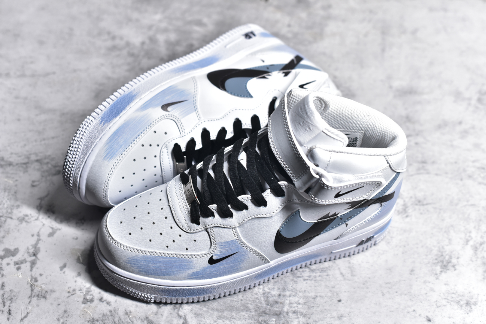 图片[7]-#NK Air Force 1\’07 Mid 断勾 喷绘 二次元主题 空军一号中帮休闲板鞋 ZH0316-056 #定制皮料 原厂3D打印 定制鞋盒 原楦原纸板 纯正空军版型 内置全掌气垫 尺码：36 36.5 37.5 38 38.5 39 40 40.5 41 42 42.5 43 44 44.5 45-选品中心