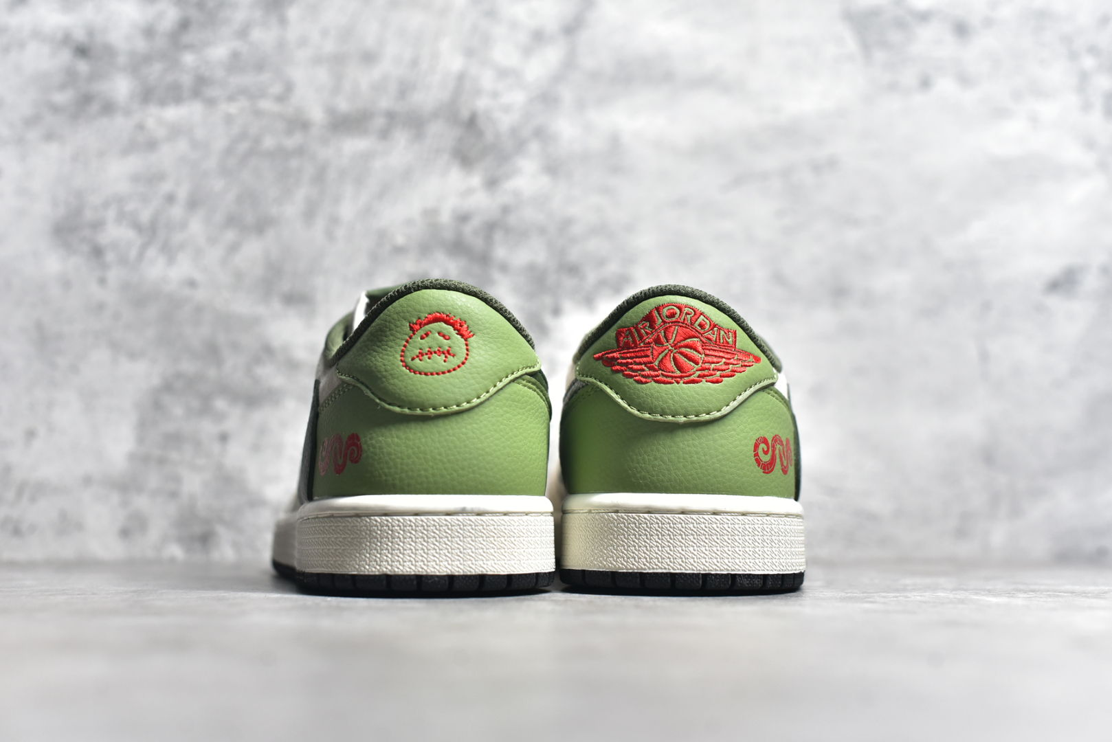 图片[5]-#TS x Air Jordan AJ1 Low 倒钩低帮联名定制配色 DM7866-075 原厂内置气垫魔块 A模大底 头层小牛皮 鞋舌AJ原厂专用牛津布+AJ专用反口珍珠布+原厂无杂质高弹内里海棉+特殊封边弹力鞋带 尺码：36 36.5 37.5 38 38.5 39 40 40.5 41 42 42.5 43 44 44.5 45 46 47.5-选品中心