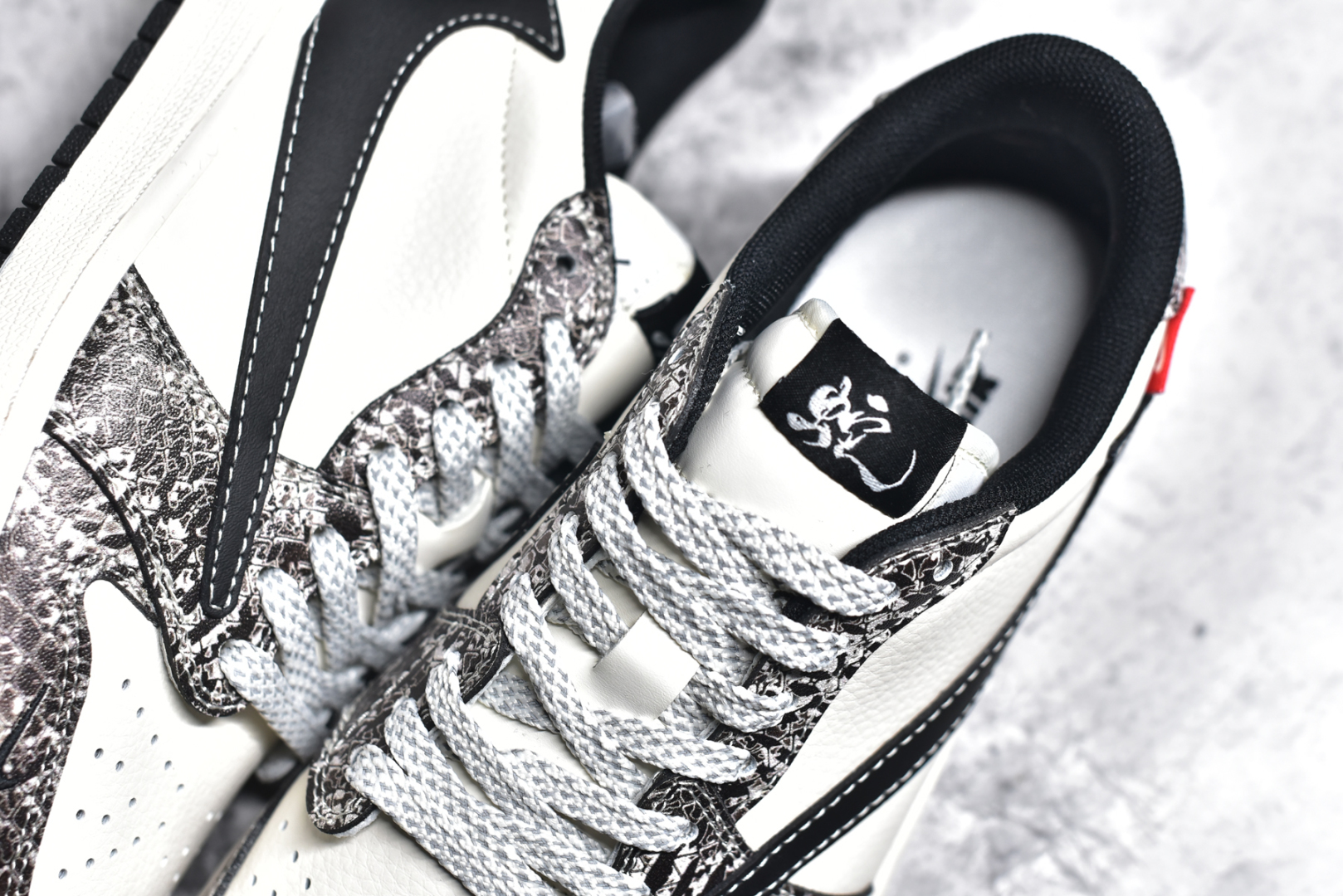 图片[9]-#TS x Air Jordan AJ1 Low 倒钩低帮联名定制配色 SJ2068-144 原厂内置气垫魔块 A模大底 头层小牛皮 鞋舌AJ原厂专用牛津布+AJ专用反口珍珠布+原厂无杂质高弹内里海棉+特殊封边弹力鞋带 尺码：36 36.5 37.5 38 38.5 39 40 40.5 41 42 42.5 43 44 44.5 45 46 47.5-选品中心
