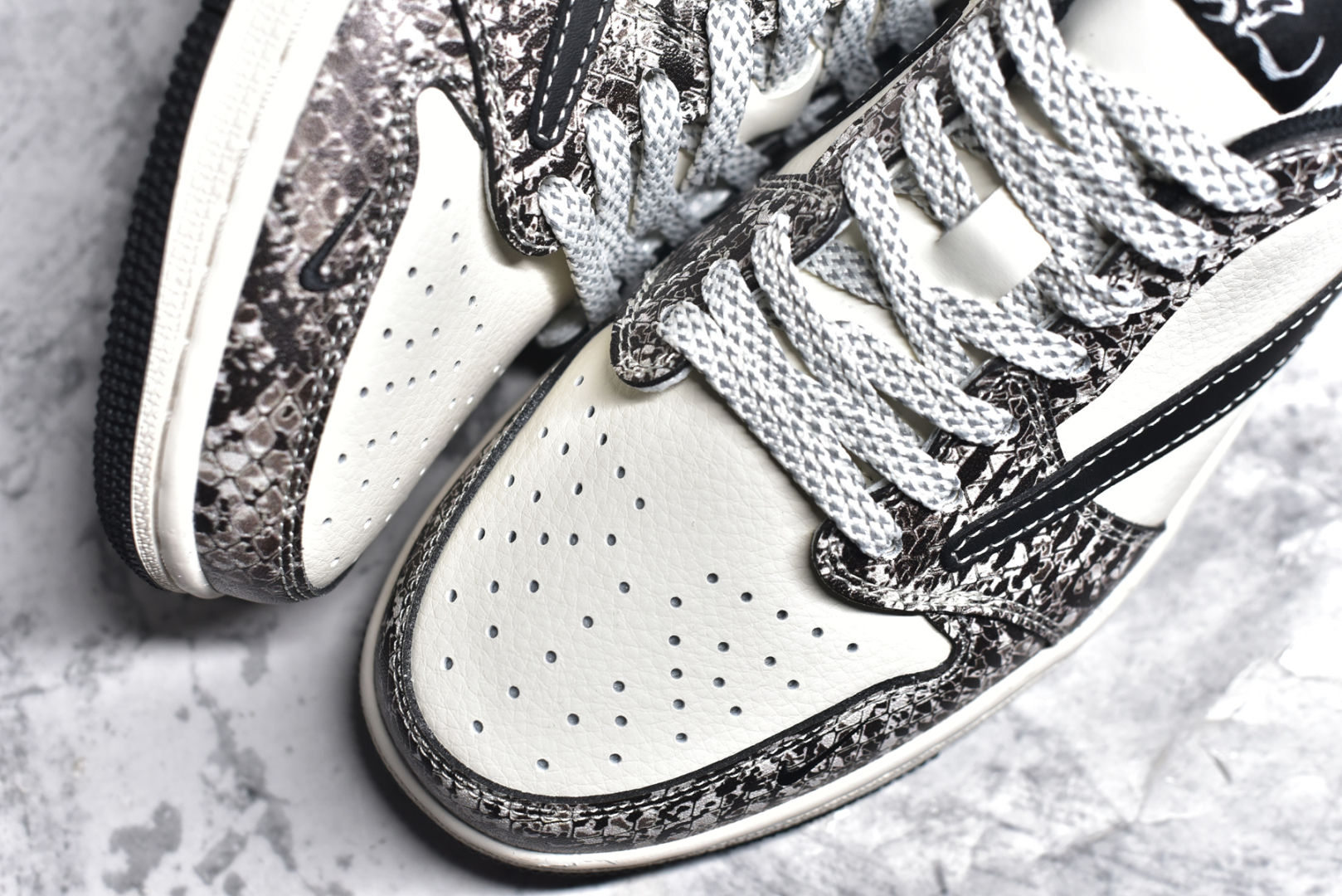 图片[8]-#TS x Air Jordan AJ1 Low 倒钩低帮联名定制配色 SJ2068-144 原厂内置气垫魔块 A模大底 头层小牛皮 鞋舌AJ原厂专用牛津布+AJ专用反口珍珠布+原厂无杂质高弹内里海棉+特殊封边弹力鞋带 尺码：36 36.5 37.5 38 38.5 39 40 40.5 41 42 42.5 43 44 44.5 45 46 47.5-选品中心