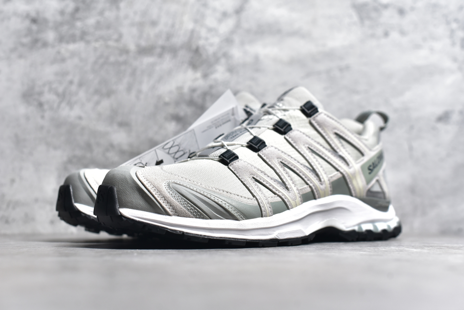 图片[2]-#SALOMON XA Pro 3D ADV 萨洛蒙潮流越野机能户外功能鞋 纯原外贸平台特供订单 耗时半年巨作 全套原纸板楦头开发 原厂特供网布配套加持 确保原汁原味 完美呈现版型 原档数据独家私模五层组合大底 男女鞋同步官方开发至46.5 原装Ortholite轻量化鞋垫 中底布带钢印编号 原厂TPU锁扣 进口港宝加持 后跟自然饱满 还原公司包裹性 鞋面采用SENSIFT贴合技术 全方位贴合包裹脚型 鞋跟部鞋底牵引设计 提供强大的抓地性能 更适应野外崎岖不平的道路 其3D ADVANCED CHASSIS底盘 材料轻量大化 钉齿设计更具稳定性 防护性 鞋底易磨损区运用CONTAGRIP高耐磨材料 应对城市硬质路面长距离跑考验 尺码：36 36.5 37.5 38 38.5 39 40 40.5 41 42 42.5 43 44 44.5 45 46 46.5-选品中心