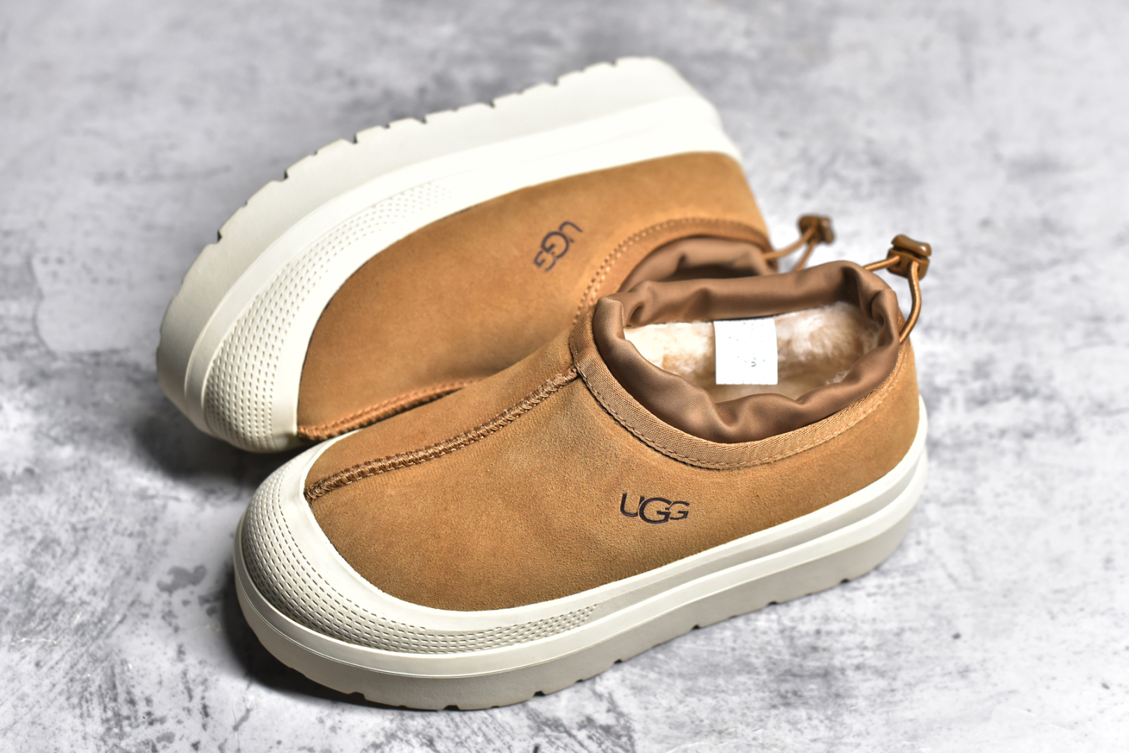 图片[7]-#秒杀 ️UGG “塔斯曼低筒米色” 王一博同款 4cm厚底 低筒 小红书爆款广州外贸大厂生产 鞋头到鞋垫真羊皮毛一体 独立外盒包装 芯片 带防水工艺 区别市面任何版本 4cm厚底 独立原版开发大底 羊绒鞋垫 冬季保暖外出 家居都是很适合的选择 进年uug推出款式系列 局部偏向年轻消费者喜好 也走到时尚潮流穿搭的前沿 鞋身材质 防泼水涂层翻毛皮鞋面 17毫米UGGPURE™植入式羊毛内底 轻便防滑舒适橡胶外底 带有品牌LOGO商标 带全套包装 尺码： 35 36 37 38 39 40-选品中心