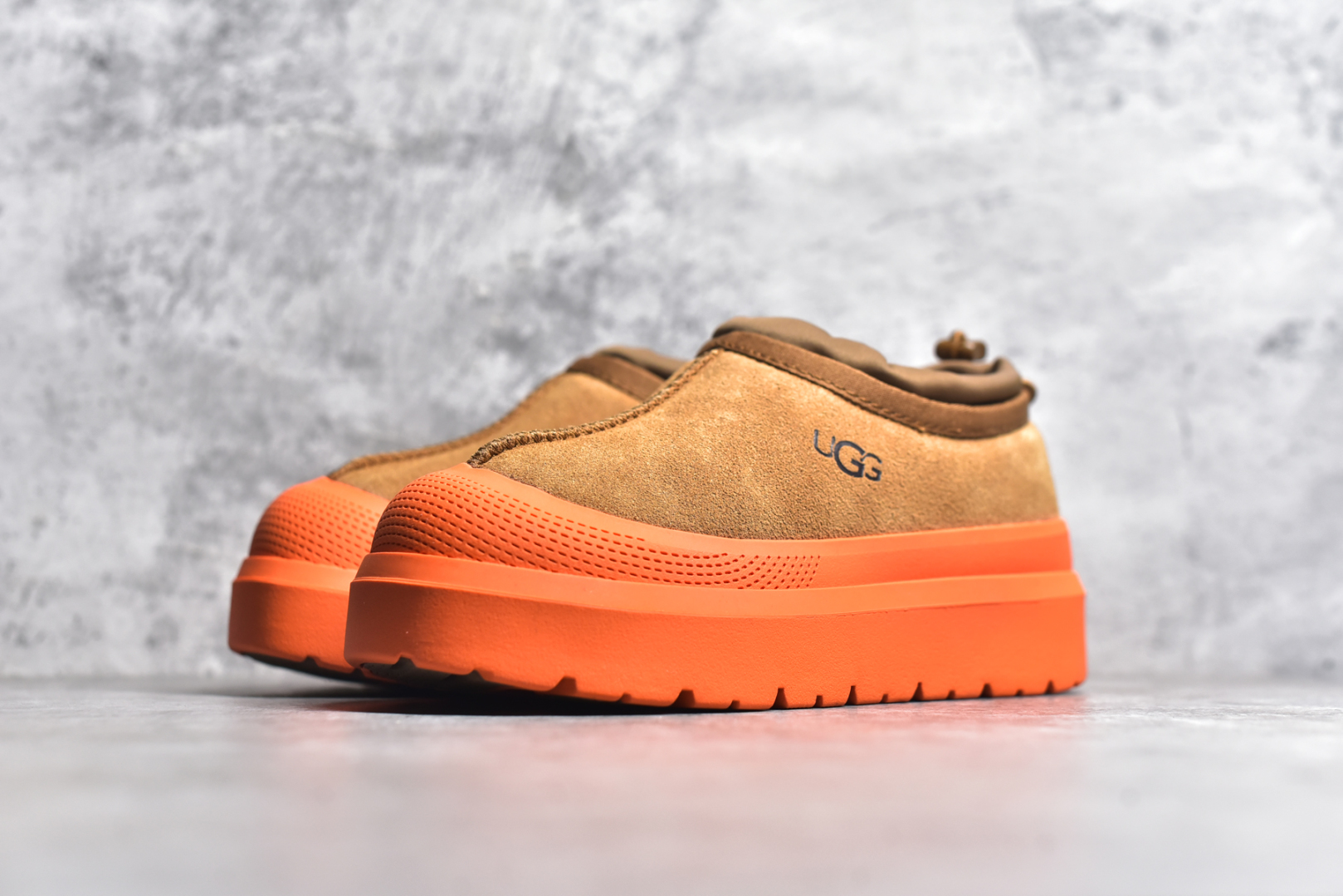 图片[2]-#秒杀 ️UGG “塔斯曼低筒米色” 王一博同款 4cm厚底 低筒 小红书爆款广州外贸大厂生产 鞋头到鞋垫真羊皮毛一体 独立外盒包装 芯片 带防水工艺 区别市面任何版本 4cm厚底 独立原版开发大底 羊绒鞋垫 冬季保暖外出 家居都是很适合的选择 进年uug推出款式系列 局部偏向年轻消费者喜好 也走到时尚潮流穿搭的前沿 鞋身材质 防泼水涂层翻毛皮鞋面 17毫米UGGPURE™植入式羊毛内底 轻便防滑舒适橡胶外底 带有品牌LOGO商标 带全套包装 尺码： 35 36 37 38 39 40-选品中心