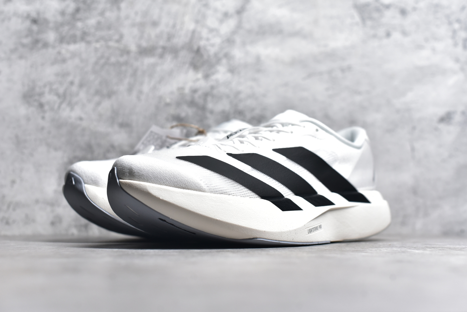 图片[2]-#AD Adizero Evo SL JH6206 阿迪超轻透气缓震跑鞋 #以令人难以置信的138克重量，刷新了跑鞋轻量化的记录，阿迪在材料科学和工艺技术上的深厚积累。 #全新鞋款采用Lightweight Upper材料，让穿着者几乎能够体验到一种\”裸足\”的感觉 尺码：39 40 40.5 41 42 42.5 43 44 44.5 45-选品中心