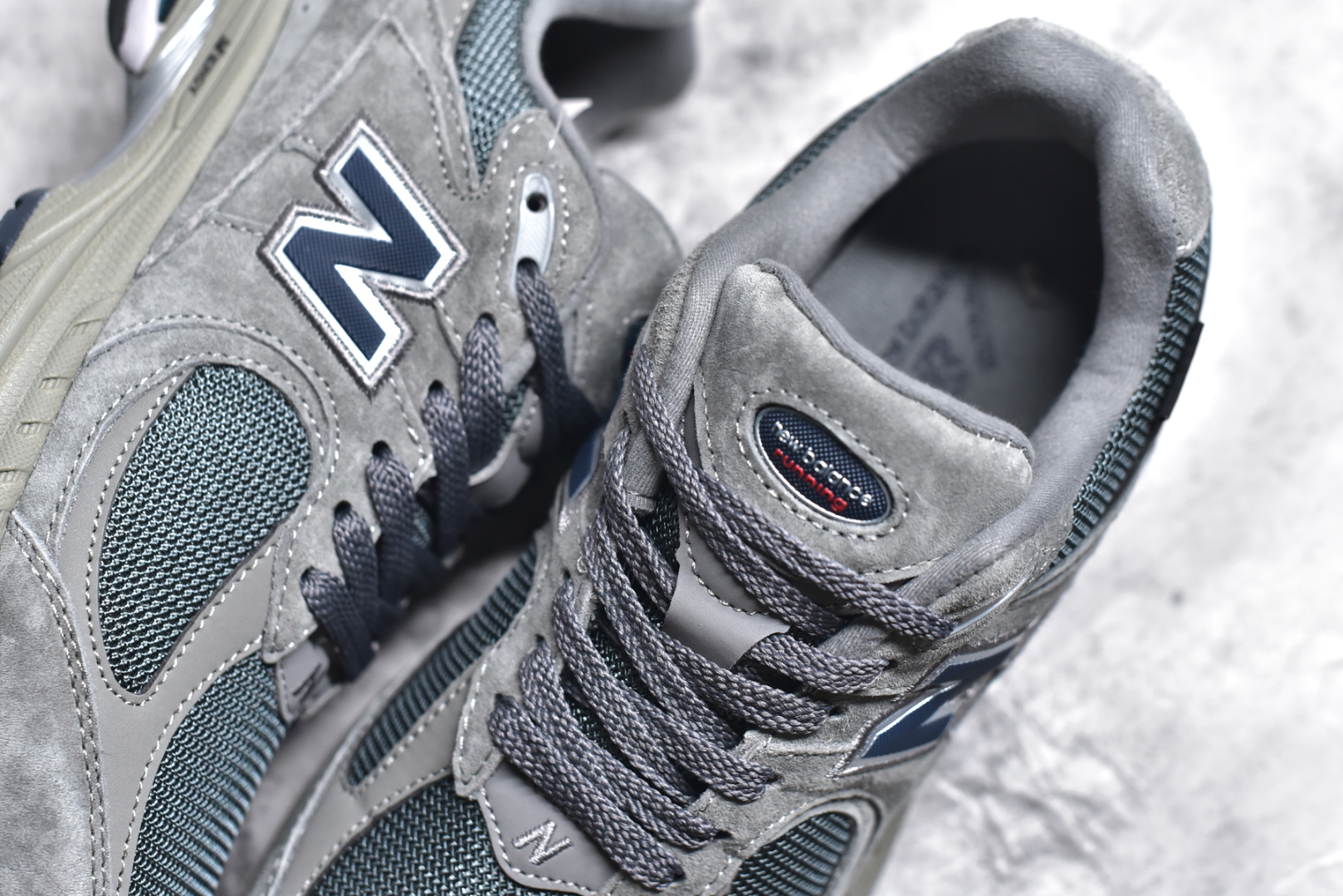 图片[9]-#NewBalance 2002R 系列复古老爹风 NewBalance2002R经典的配色，沿袭了面世之初的经典科技，以ENCAP中底配以升级版N-ERGY缓震物料。鞋面则采用特色的柔软麂皮搭以NewBalance经典的尼龙网布，低调中还原跑鞋本真。更年轻化的设计理念与材质，让新世代青年得以用全新视角体验经典鞋款的传奇魅力 货号： M2002RXC 尺码： 36-45-选品中心