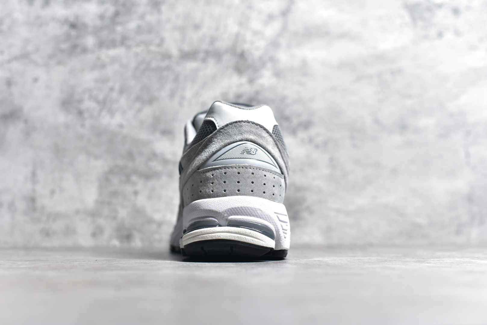图片[5]-#NewBalance 2002R 系列复古老爹风 NewBalance2002R经典的配色，沿袭了面世之初的经典科技，以ENCAP中底配以升级版N-ERGY缓震物料。鞋面则采用特色的柔软麂皮搭以NewBalance经典的尼龙网布，低调中还原跑鞋本真。更年轻化的设计理念与材质，让新世代青年得以用全新视角体验经典鞋款的传奇魅力 货号： M2002RST 尺码： 36-45-选品中心