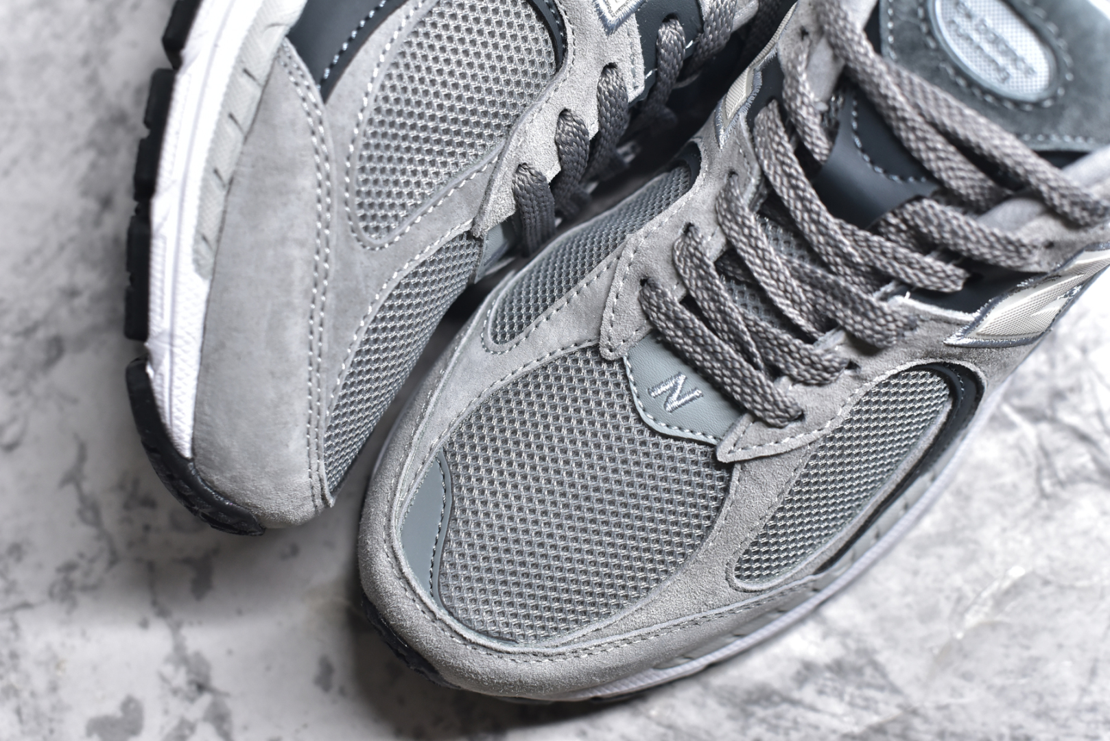 图片[8]-#NewBalance 2002R 系列复古老爹风 NewBalance2002R经典的配色，沿袭了面世之初的经典科技，以ENCAP中底配以升级版N-ERGY缓震物料。鞋面则采用特色的柔软麂皮搭以NewBalance经典的尼龙网布，低调中还原跑鞋本真。更年轻化的设计理念与材质，让新世代青年得以用全新视角体验经典鞋款的传奇魅力 货号： M2002RST 尺码： 36-45-选品中心