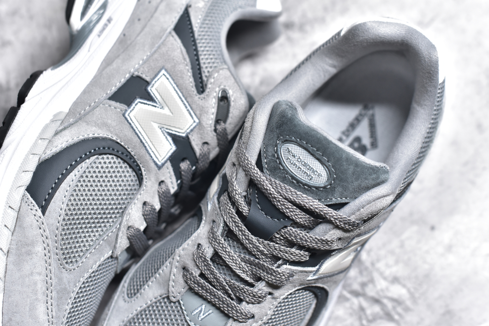 图片[9]-#NewBalance 2002R 系列复古老爹风 NewBalance2002R经典的配色，沿袭了面世之初的经典科技，以ENCAP中底配以升级版N-ERGY缓震物料。鞋面则采用特色的柔软麂皮搭以NewBalance经典的尼龙网布，低调中还原跑鞋本真。更年轻化的设计理念与材质，让新世代青年得以用全新视角体验经典鞋款的传奇魅力 货号： M2002RST 尺码： 36-45-选品中心