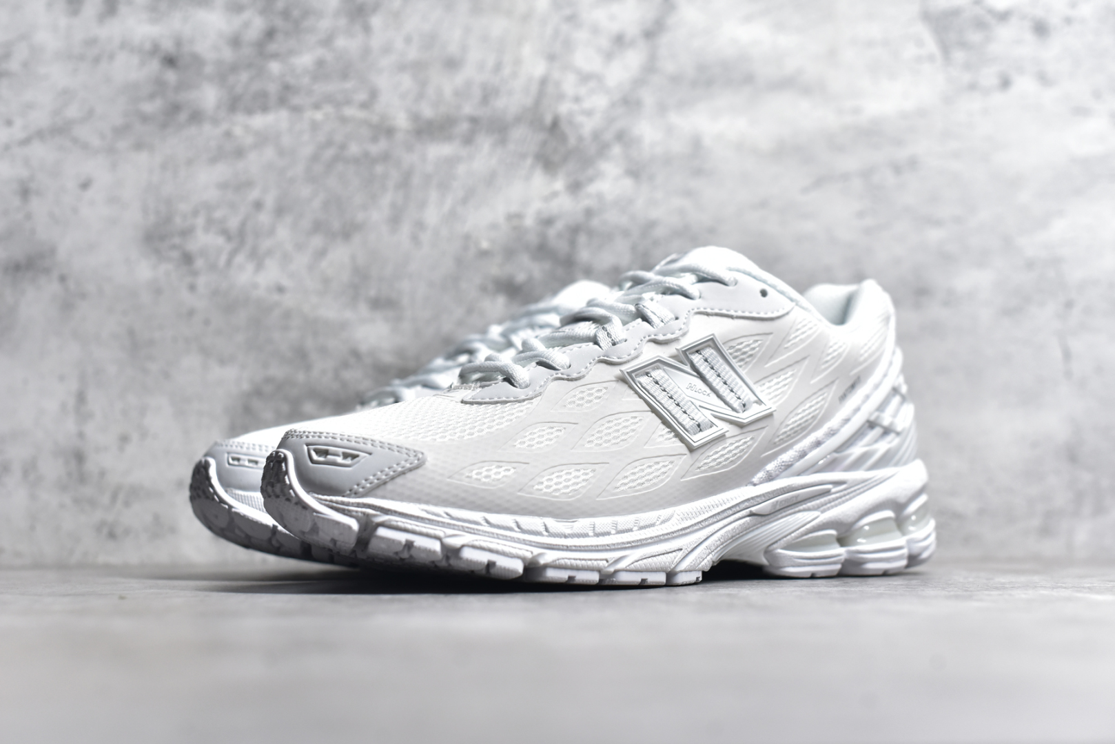 图片[2]-#New Balance M1906R”Fantom Fit“系列低帮复古老爹风休闲运动慢跑鞋采用热熔工艺透气网眼衬垫织物鞋面材质，T-Beam大底提供足步弓支撑,保持步态稳定，后跟搭载外露缓震胶❗ 尺码：36 37 37.5 38 38.5 39.5 40 40.5 41.5 42 42.5 43 44 45 货号：U1906WFC-选品中心
