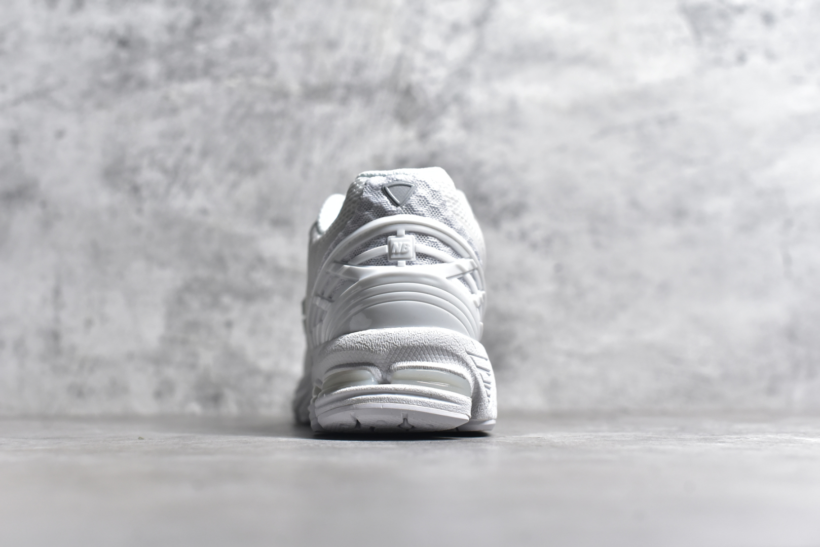 图片[5]-#New Balance M1906R”Fantom Fit“系列低帮复古老爹风休闲运动慢跑鞋采用热熔工艺透气网眼衬垫织物鞋面材质，T-Beam大底提供足步弓支撑,保持步态稳定，后跟搭载外露缓震胶❗ 尺码：36 37 37.5 38 38.5 39.5 40 40.5 41.5 42 42.5 43 44 45 货号：U1906WFC-选品中心