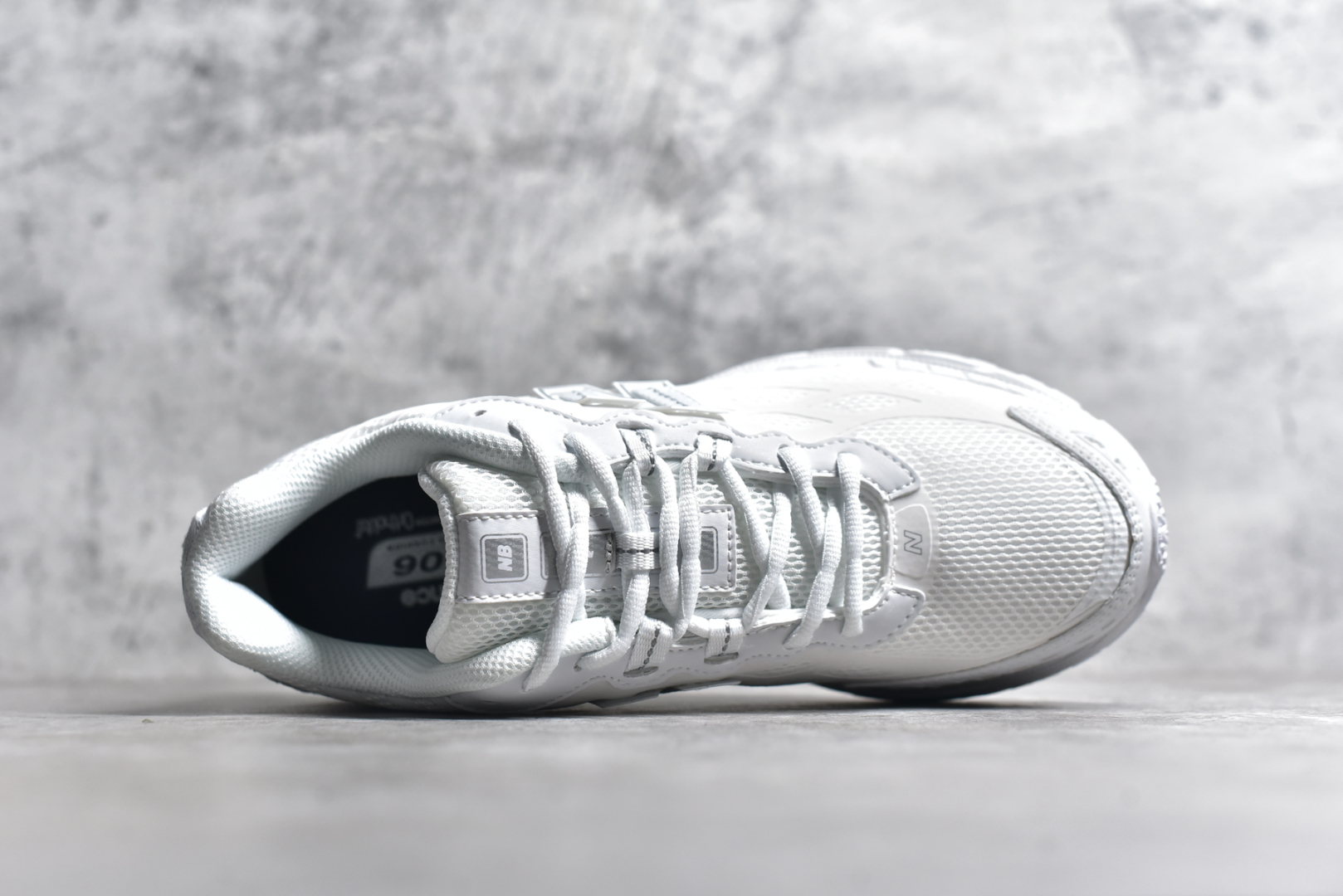 图片[4]-#New Balance M1906R”Fantom Fit“系列低帮复古老爹风休闲运动慢跑鞋采用热熔工艺透气网眼衬垫织物鞋面材质，T-Beam大底提供足步弓支撑,保持步态稳定，后跟搭载外露缓震胶❗ 尺码：36 37 37.5 38 38.5 39.5 40 40.5 41.5 42 42.5 43 44 45 货号：U1906WFC-选品中心