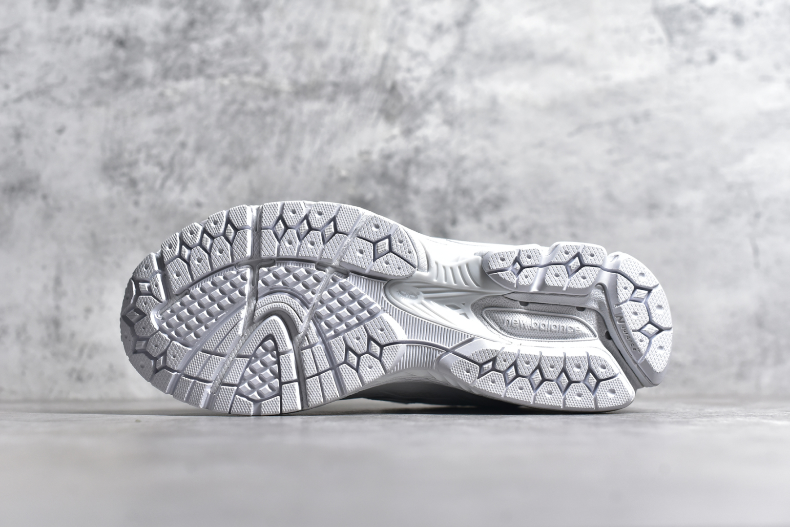 图片[6]-#New Balance M1906R”Fantom Fit“系列低帮复古老爹风休闲运动慢跑鞋采用热熔工艺透气网眼衬垫织物鞋面材质，T-Beam大底提供足步弓支撑,保持步态稳定，后跟搭载外露缓震胶❗ 尺码：36 37 37.5 38 38.5 39.5 40 40.5 41.5 42 42.5 43 44 45 货号：U1906WFC-选品中心
