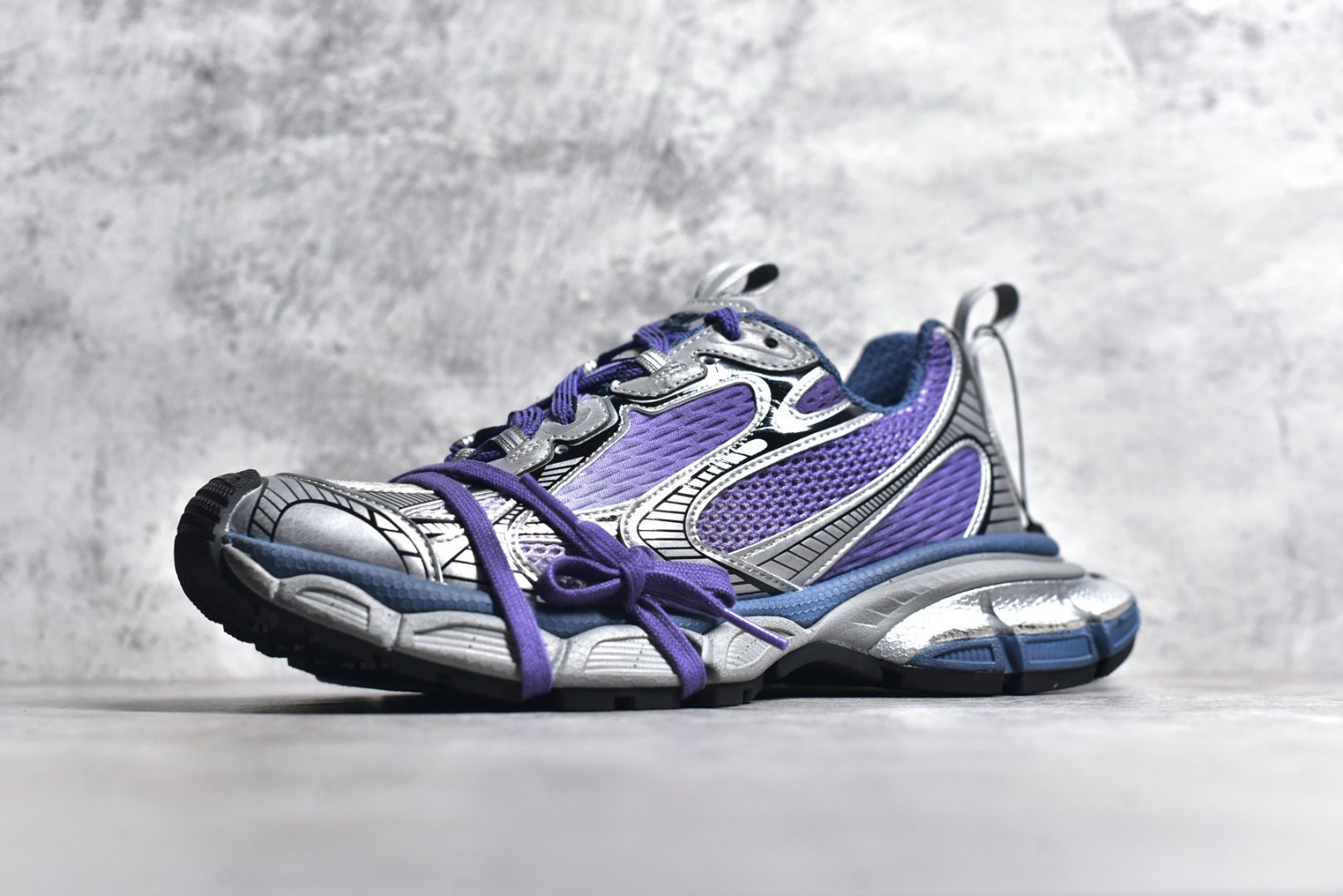 图片[2]-#BALENCIAGA 3XL Sneakers 巴黎世家十代网布系带低帮走秀复古老爹鞋 全套原纸板楦头开发 最原汁原味的灵魂版型 全鞋荧光划线卡点 胶水把控整洁度追求极致完美 每一双都是工艺品 多重QC质检 超越公司货的品控标准 实实在在的免检产品 原盒原配 正确字体电绣 粗细、位置、大小正确 侧边TPU 透气孔匹配意产原版 正确分离大底 TPU软底 原版一致大底LOGO 立体感十足 原厂皮料水洗做旧 采购原厂网纱 不含皮革 网布材料和聚氨酯 磨损效果 鞋头边缘和后帮 Balenciaga 徽标 鞋面和后跟凸印尺码 鞋舌 3XL 橡胶品牌标识和反光细节 鞋帮拉袢和鞋舌拉祥 配反光细节 备用鞋带在鞋履前侧 可在穿着前取下 便于不同造型搭配 正常尺码 尺码：35 36 37 38 39 40 41 42 43 44 45 46-选品中心