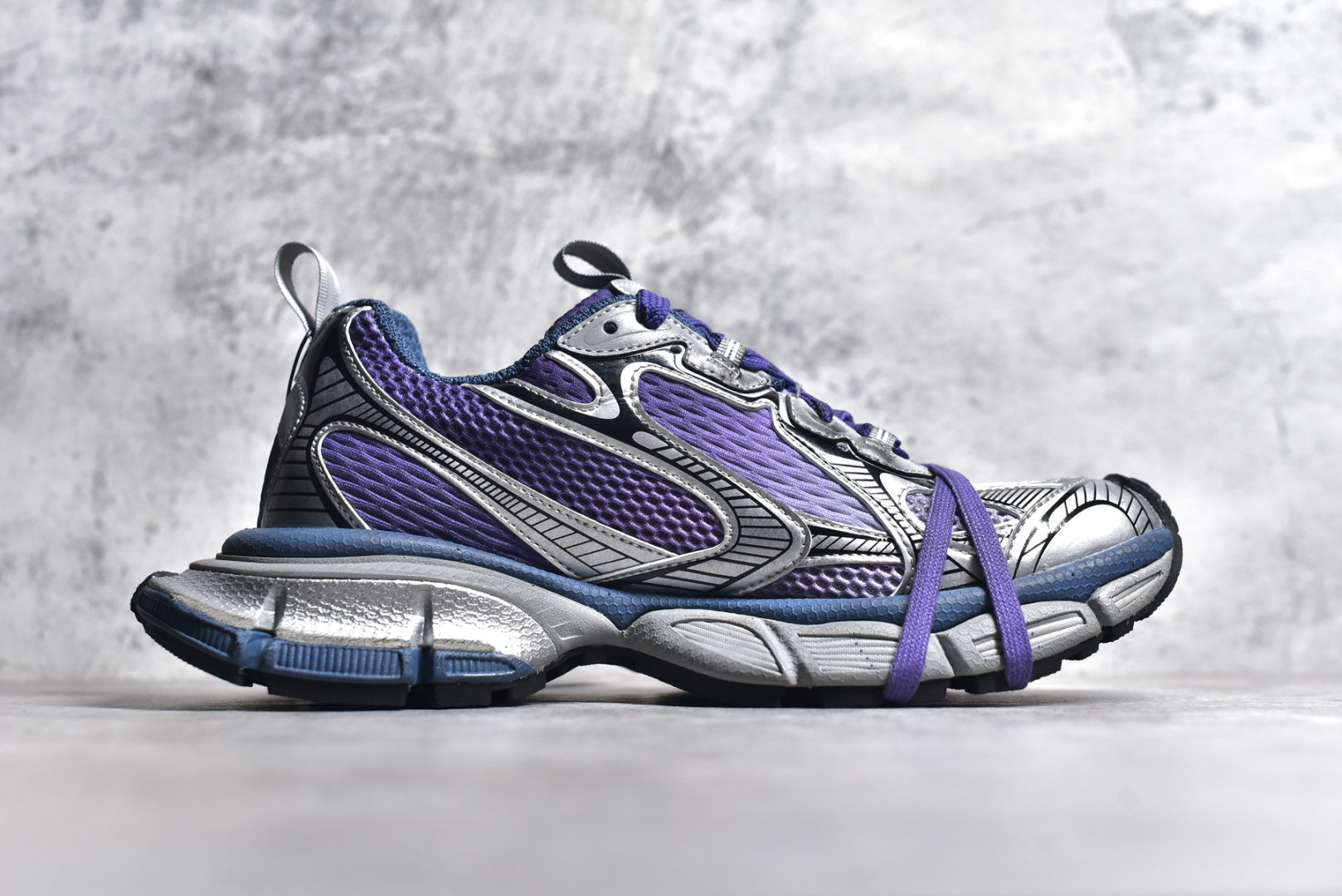 图片[3]-#BALENCIAGA 3XL Sneakers 巴黎世家十代网布系带低帮走秀复古老爹鞋 全套原纸板楦头开发 最原汁原味的灵魂版型 全鞋荧光划线卡点 胶水把控整洁度追求极致完美 每一双都是工艺品 多重QC质检 超越公司货的品控标准 实实在在的免检产品 原盒原配 正确字体电绣 粗细、位置、大小正确 侧边TPU 透气孔匹配意产原版 正确分离大底 TPU软底 原版一致大底LOGO 立体感十足 原厂皮料水洗做旧 采购原厂网纱 不含皮革 网布材料和聚氨酯 磨损效果 鞋头边缘和后帮 Balenciaga 徽标 鞋面和后跟凸印尺码 鞋舌 3XL 橡胶品牌标识和反光细节 鞋帮拉袢和鞋舌拉祥 配反光细节 备用鞋带在鞋履前侧 可在穿着前取下 便于不同造型搭配 正常尺码 尺码：35 36 37 38 39 40 41 42 43 44 45 46-选品中心