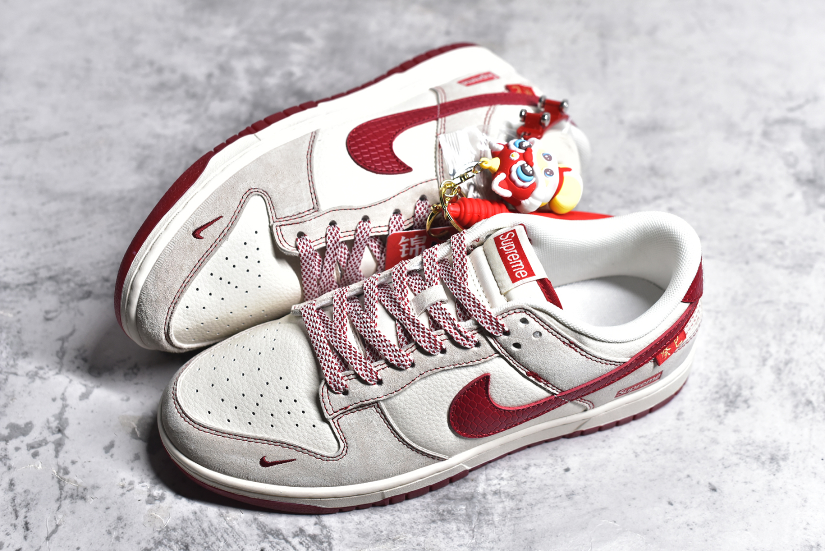 图片[7]-#NK SB Dunk Low Supreme联名蛇年限定 蛇纹红勾 周年高端定制 低帮休闲板鞋 HH7518-029 #定制鞋盒 大厂纯原品质出货 超高清洁度 皮料切割干净无任何毛边 细节完美 尺码：36 36.5 37.5 38 38.5 39 40 40.5 41 42 42.5 43 44 44.5 45-选品中心