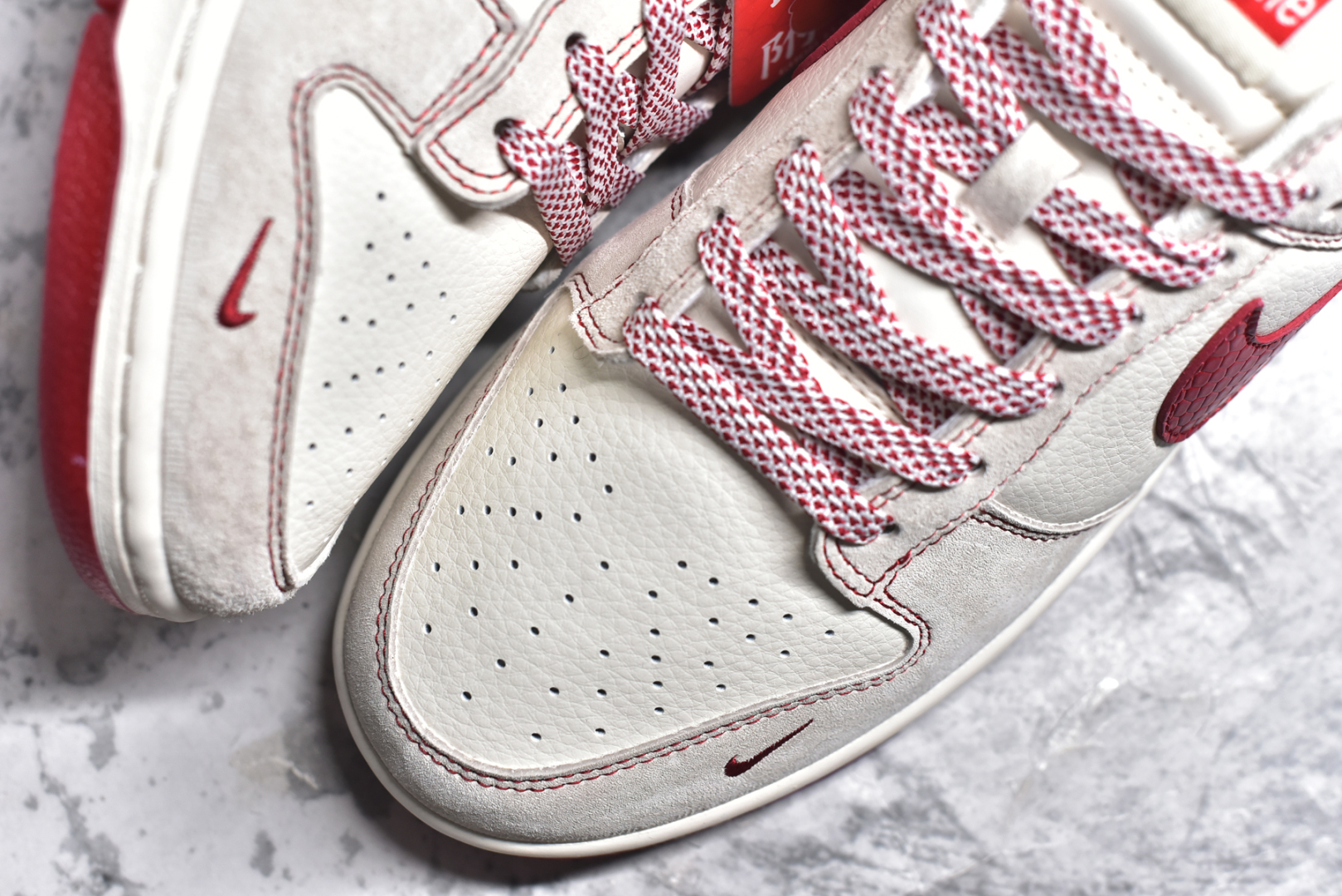 图片[8]-#NK SB Dunk Low Supreme联名蛇年限定 蛇纹红勾 周年高端定制 低帮休闲板鞋 HH7518-029 #定制鞋盒 大厂纯原品质出货 超高清洁度 皮料切割干净无任何毛边 细节完美 尺码：36 36.5 37.5 38 38.5 39 40 40.5 41 42 42.5 43 44 44.5 45-选品中心