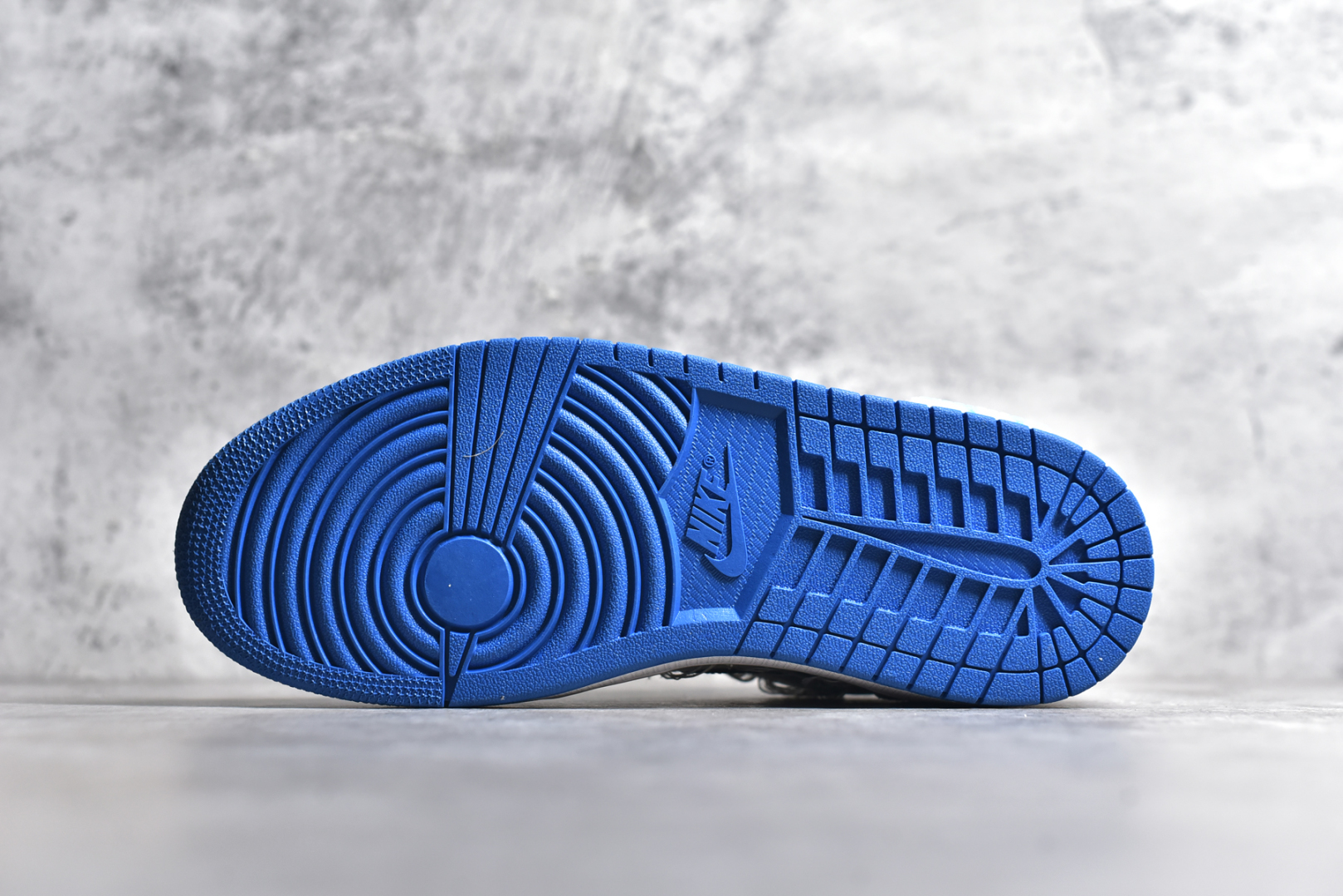 图片[6]-#Air Jordan 1 Low AJ1 乔1 熊猫恶作剧 乘浪钓手 过度捕捞 蓝棕灰 低帮复古篮球鞋 553558-140 #整体围绕熊猫恶作剧乘浪钓手主题设计，鞋身整体采用专属颜料重新喷涂。特殊原创设计图标涂鸦装饰，添加潮流元素效果喷涂点缀。 尺码：35.5 36 36.5 37.5 38 38.5 39 40 40.5 41 42 42.5 43 44 44.5 45 46 47.5-选品中心
