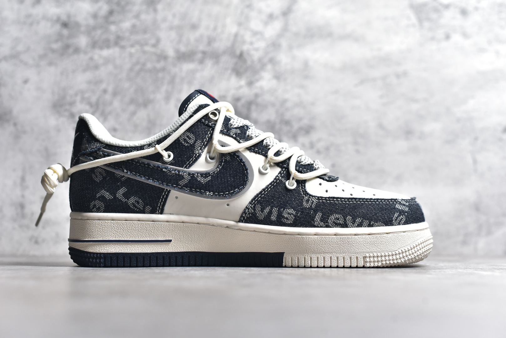 图片[3]-#NK Air Force 1\’07 Low 李维斯联名 浅蓝牛仔抽绳 空军一号低帮休闲板鞋 SJ1198-900 #原楦头原纸板 原装鞋盒 定制五金配件 内置全掌气垫 原厂鞋底 尺码：36 36.5 37.5 38 38.5 39 40 40.5 41 42 42.5 43 44 44.5 45-选品中心