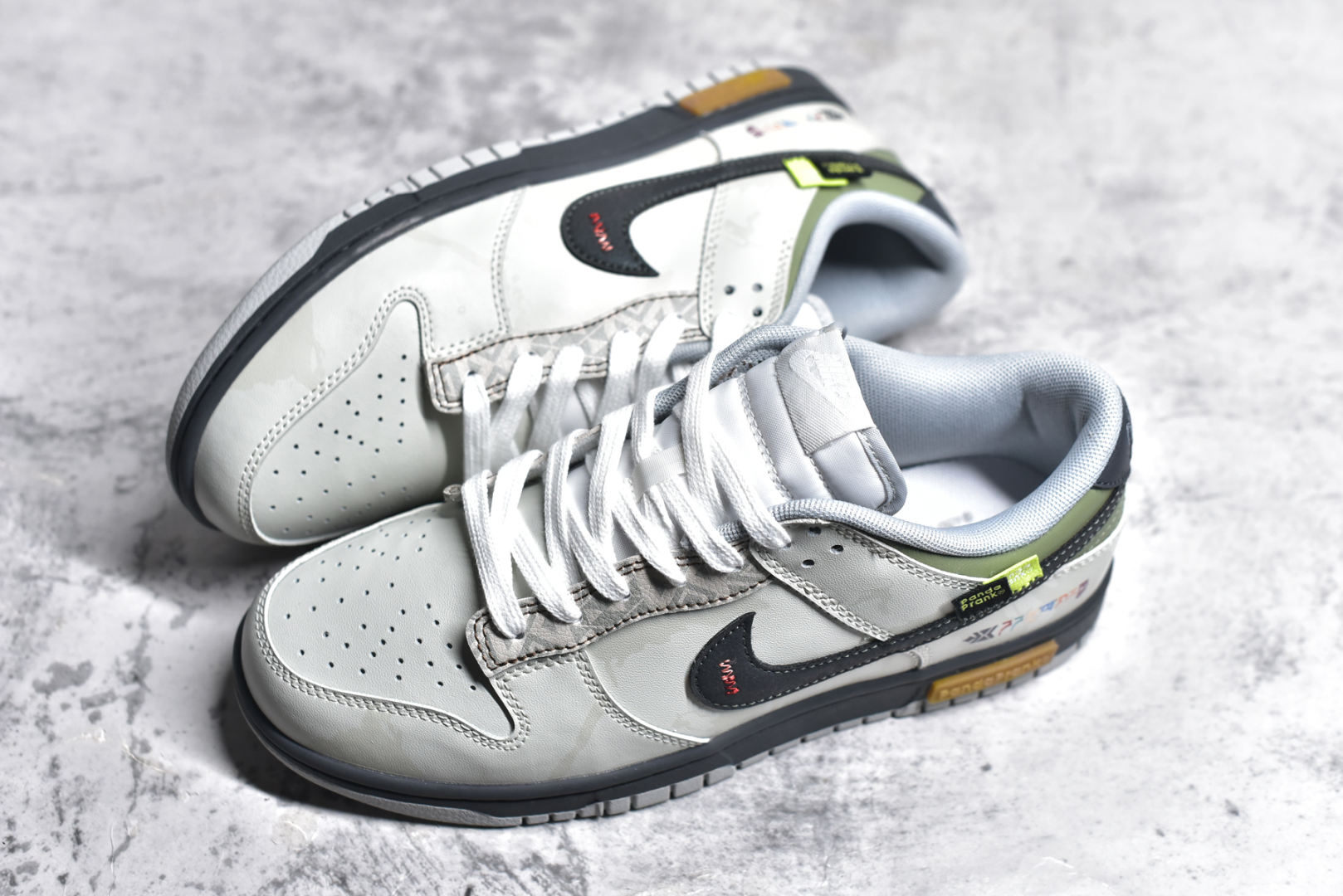 图片[7]-#NK Dunk Retro \”Grey Fog\” 熊猫恶作剧 山赴藏地 心系旷野 低帮休闲板鞋 DD1391-103 #配色整体围绕熊猫恶作剧山脉主题设计，鞋身整体采用专属颜料重新喷涂。特殊原创设计图标涂鸦装饰，添加潮流元素效果喷涂点缀。 尺码：36 36.5 37.5 38 38.5 39 40 40.5 41 42 42.5 43 44 44.5 45-选品中心