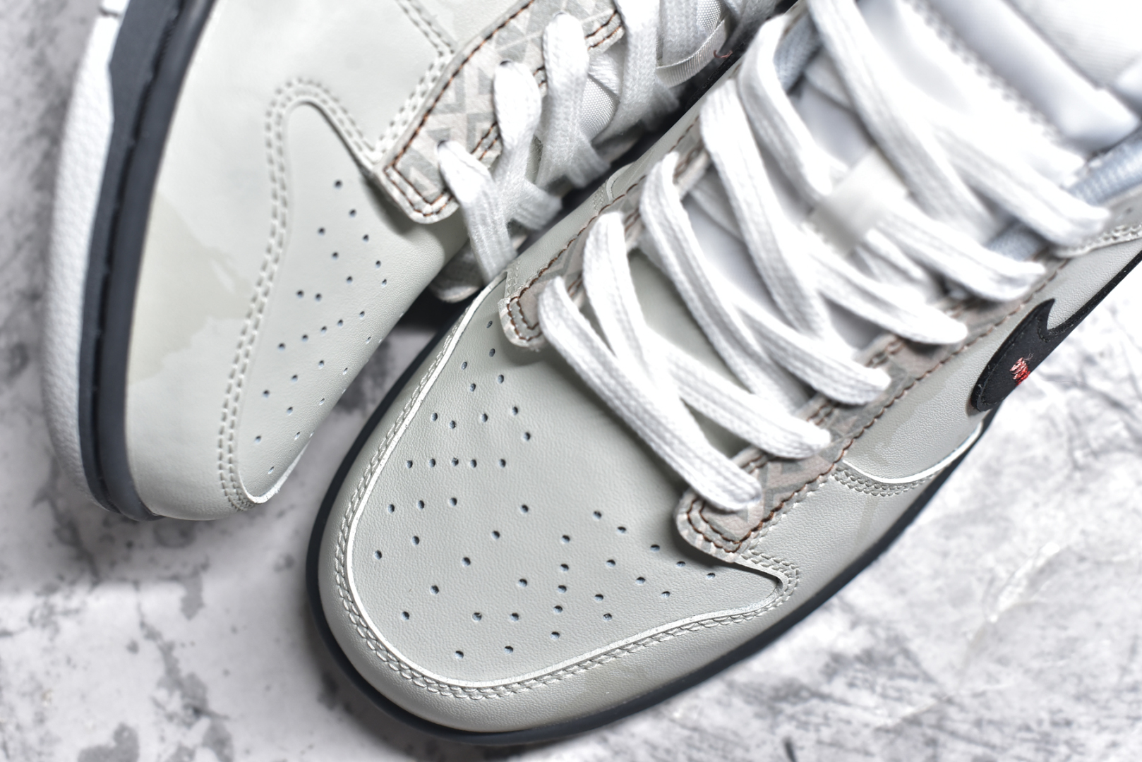 图片[8]-#NK Dunk Retro \”Grey Fog\” 熊猫恶作剧 山赴藏地 心系旷野 低帮休闲板鞋 DD1391-103 #配色整体围绕熊猫恶作剧山脉主题设计，鞋身整体采用专属颜料重新喷涂。特殊原创设计图标涂鸦装饰，添加潮流元素效果喷涂点缀。 尺码：36 36.5 37.5 38 38.5 39 40 40.5 41 42 42.5 43 44 44.5 45-选品中心