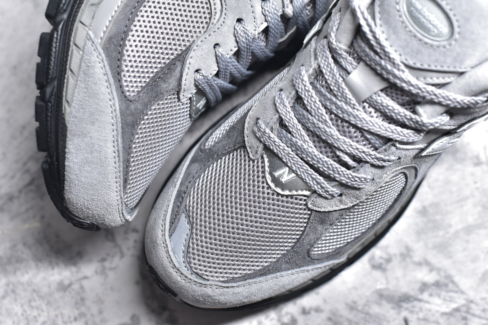 图片[8]-#New Balance WL2002 复古休闲跑步鞋 M2002RBL全新批次 细节材料升级，鞋款延续了经典科技，升级版N-ERGY缓震物料机能与材质上脚太舒适了，鞋面的柔软麂皮搭配尼龙网布，特别透气而且还复古感，不管是搭配牛仔裤还工装裤都是百搭！尺码：36 37 37.5 38 38.5 39 40 40.5 41 42 42.5 43 44 45 46.5-选品中心