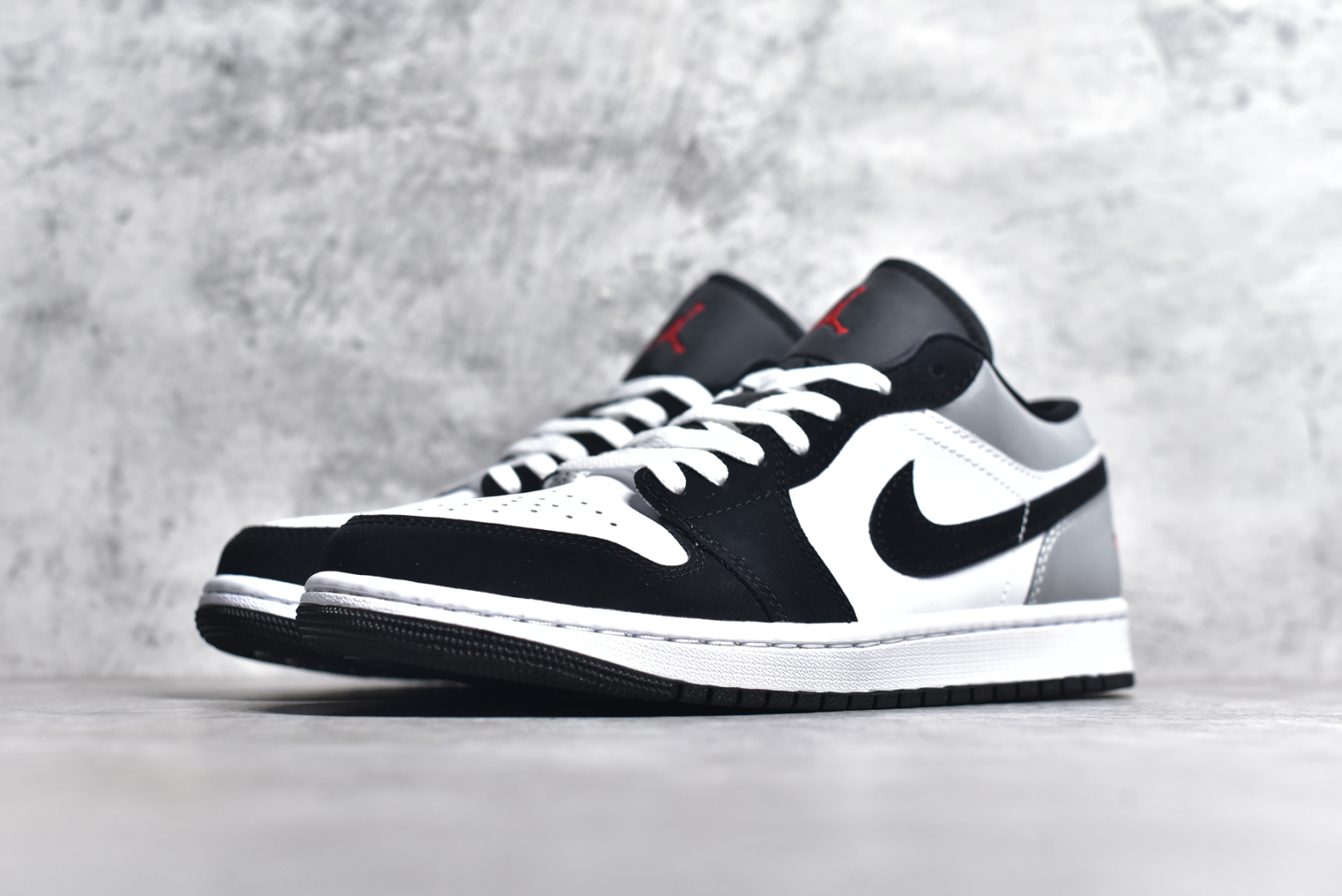 图片[2]-#市面唯一纯原 独家开发 Air Jordan AJ1 Low 低帮 终端优势供应 市面中低帮最具代表性版本没有之一 口碑大厂出品 品控大底版型不断改良更新 全套原纸板楦头开发 确保原汁原味 完美呈现版型 完美零毛边处理 原厂内置全掌气垫 价格定位良心 平台专用代工流水线出品 一眼公司既视感 拿到手的一瞬间就与众不同 碾压市面所有版本 全部原鞋开发 每一个配色都会采购原鞋确认细节 打破市面看图做货无好货之说 尺码：40 40.5 41 42 42.5 43 44 44.5 45 46-选品中心
