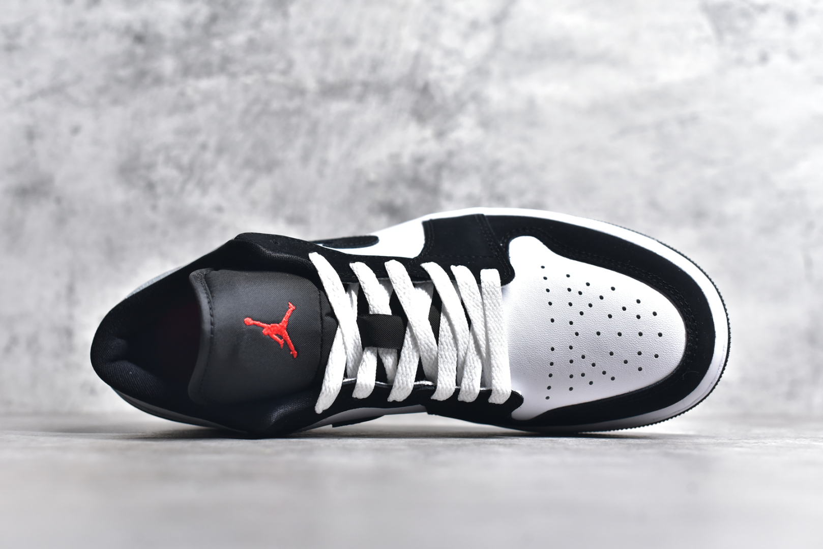 图片[4]-#市面唯一纯原 独家开发 Air Jordan AJ1 Low 低帮 终端优势供应 市面中低帮最具代表性版本没有之一 口碑大厂出品 品控大底版型不断改良更新 全套原纸板楦头开发 确保原汁原味 完美呈现版型 完美零毛边处理 原厂内置全掌气垫 价格定位良心 平台专用代工流水线出品 一眼公司既视感 拿到手的一瞬间就与众不同 碾压市面所有版本 全部原鞋开发 每一个配色都会采购原鞋确认细节 打破市面看图做货无好货之说 尺码：40 40.5 41 42 42.5 43 44 44.5 45 46-选品中心