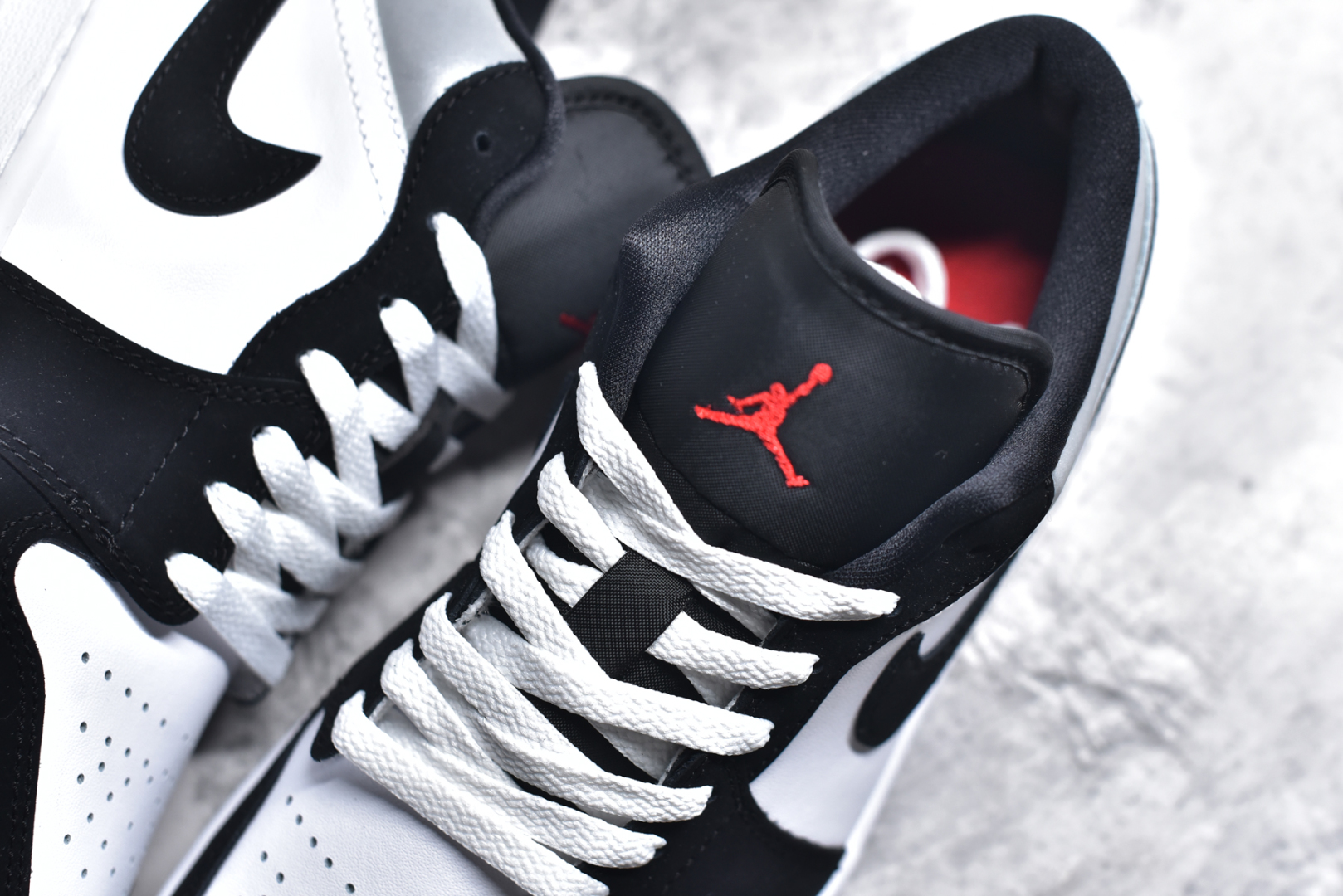 图片[9]-#市面唯一纯原 独家开发 Air Jordan AJ1 Low 低帮 终端优势供应 市面中低帮最具代表性版本没有之一 口碑大厂出品 品控大底版型不断改良更新 全套原纸板楦头开发 确保原汁原味 完美呈现版型 完美零毛边处理 原厂内置全掌气垫 价格定位良心 平台专用代工流水线出品 一眼公司既视感 拿到手的一瞬间就与众不同 碾压市面所有版本 全部原鞋开发 每一个配色都会采购原鞋确认细节 打破市面看图做货无好货之说 尺码：40 40.5 41 42 42.5 43 44 44.5 45 46-选品中心